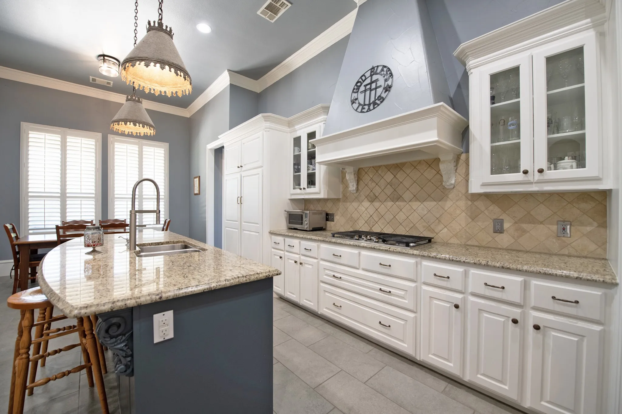 Single Family Residence For Sale in Rockwall County , 2 Westchester Court, Heath, Texas 75032, 4 Bedroom, 4 Bathroom, 3 Garage spaces, 3,900 Sqft, built in 2004, mls#21346031, Real Estate Agent in Heath, Homes For Sale in Rockwall county, Homes For Sale in Heath, Realtor in Heath Texas, Real Estate Brokerage Independent Realty Texas, Luminita Cordes Realtor