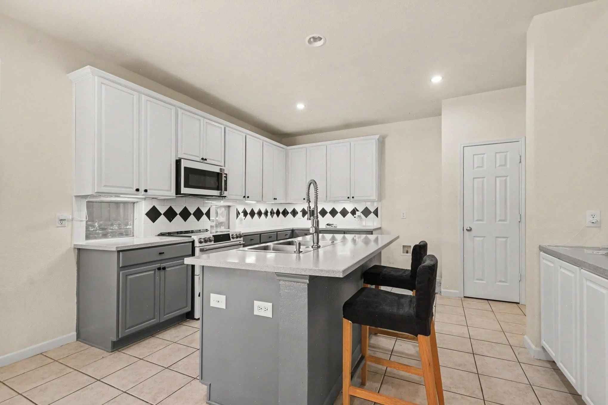 Single Family Residence For Sale in Rockwall County , 477 Monterey Drive, Rockwall, Texas 75087, 5 Bedroom, 4 Bathroom, 3 Garage spaces, 3,594 Sqft, built in 2002, mls#21346004, Real Estate Agent in Rockwall, Homes For Sale in Rockwall county, Homes For Sale in Rockwall, Realtor in Rockwall Texas, Real Estate Brokerage Independent Realty Texas, Luminita Cordes Realtor