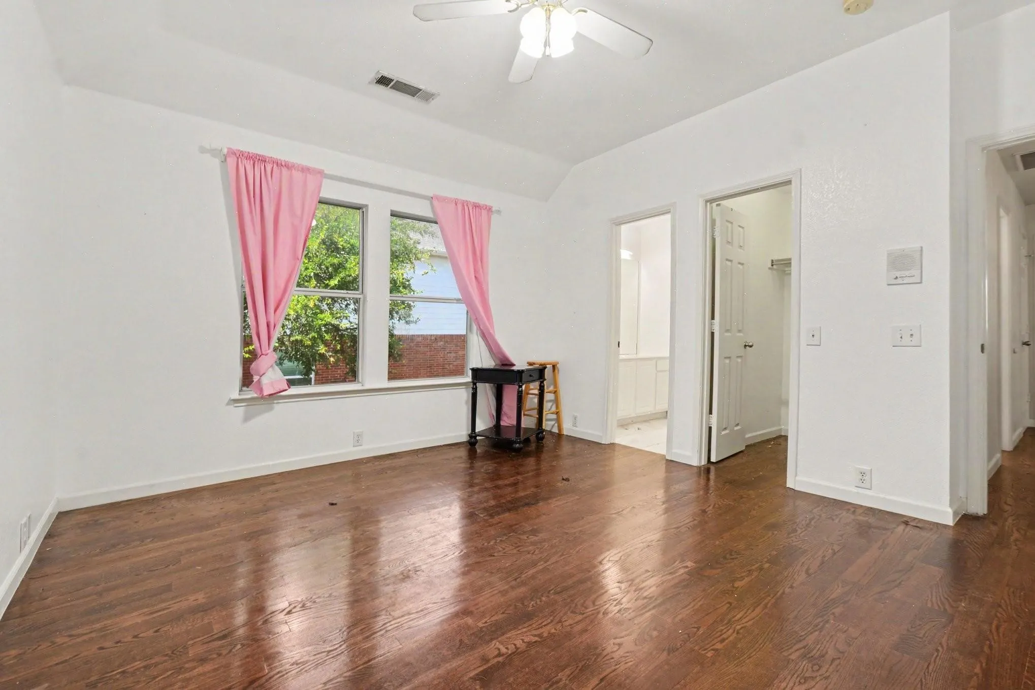 Single Family Residence For Sale in Rockwall County , 477 Monterey Drive, Rockwall, Texas 75087, 5 Bedroom, 4 Bathroom, 3 Garage spaces, 3,594 Sqft, built in 2002, mls#21346004, Real Estate Agent in Rockwall, Homes For Sale in Rockwall county, Homes For Sale in Rockwall, Realtor in Rockwall Texas, Real Estate Brokerage Independent Realty Texas, Luminita Cordes Realtor