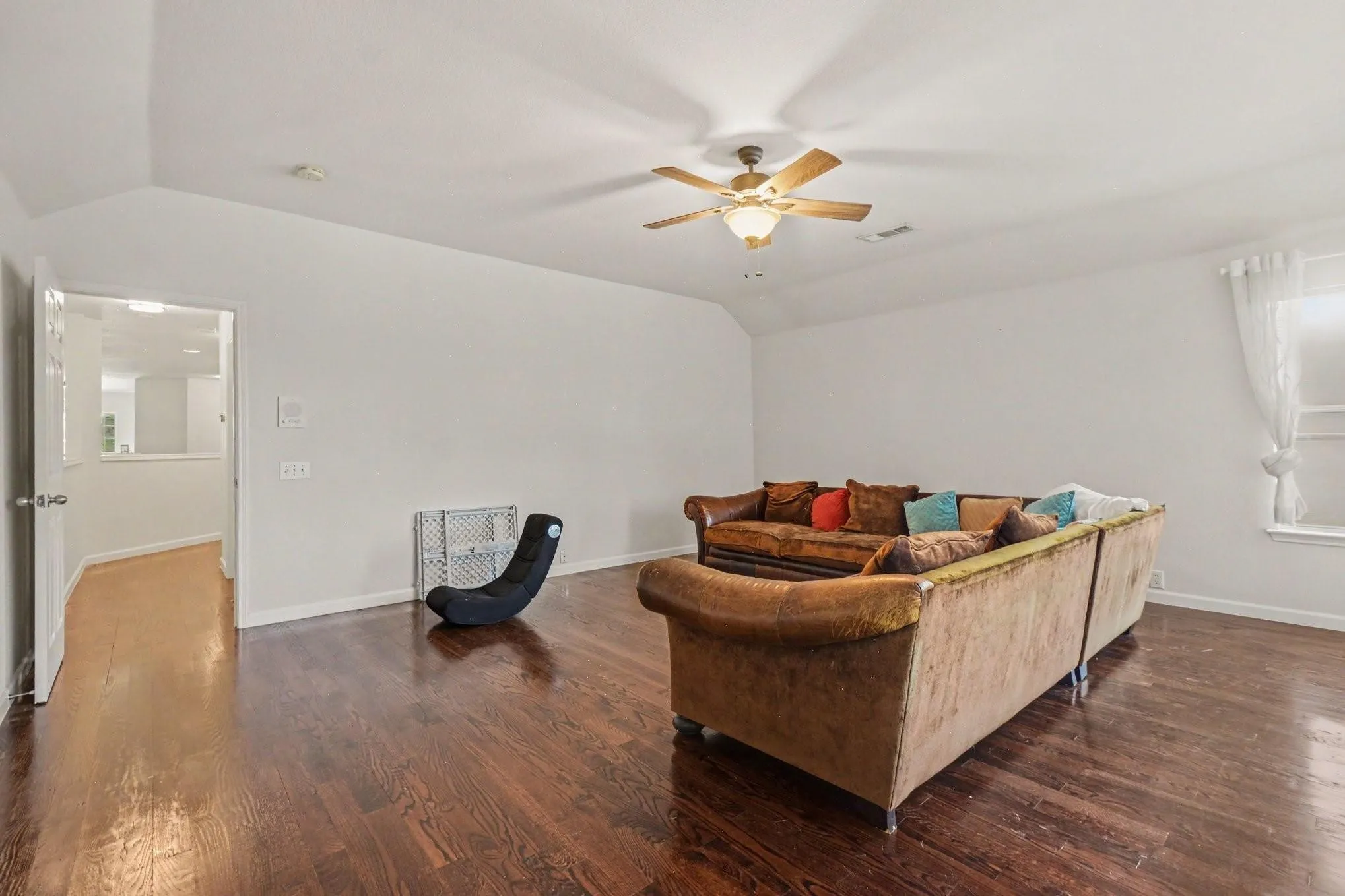 Single Family Residence For Sale in Rockwall County , 477 Monterey Drive, Rockwall, Texas 75087, 5 Bedroom, 4 Bathroom, 3 Garage spaces, 3,594 Sqft, built in 2002, mls#21346004, Real Estate Agent in Rockwall, Homes For Sale in Rockwall county, Homes For Sale in Rockwall, Realtor in Rockwall Texas, Real Estate Brokerage Independent Realty Texas, Luminita Cordes Realtor