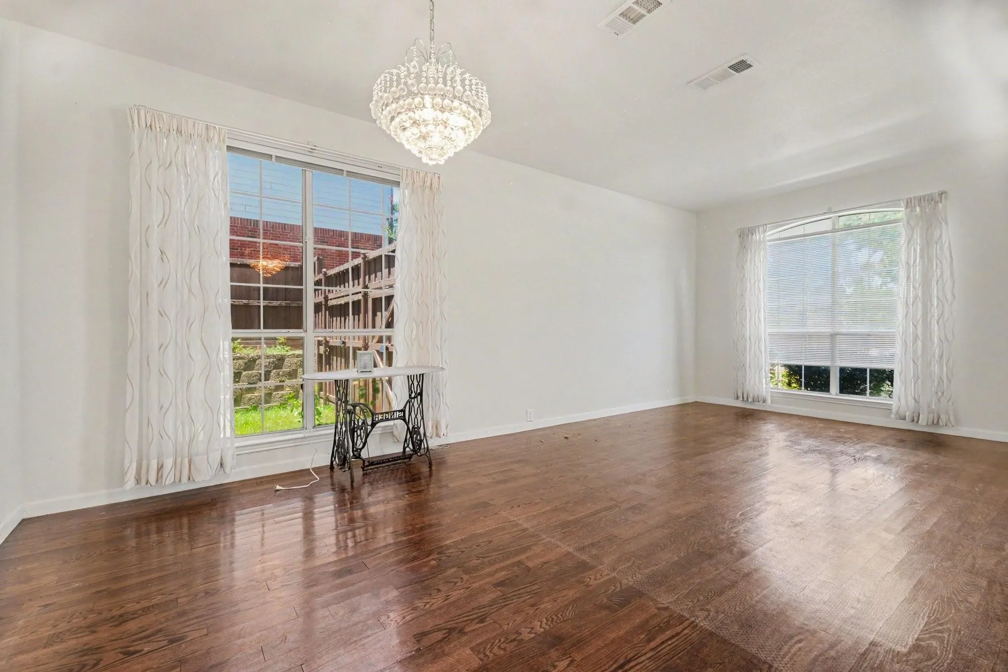 Single Family Residence For Sale in Rockwall County , 477 Monterey Drive, Rockwall, Texas 75087, 5 Bedroom, 4 Bathroom, 3 Garage spaces, 3,594 Sqft, built in 2002, mls#21346004, Real Estate Agent in Rockwall, Homes For Sale in Rockwall county, Homes For Sale in Rockwall, Realtor in Rockwall Texas, Real Estate Brokerage Independent Realty Texas, Luminita Cordes Realtor
