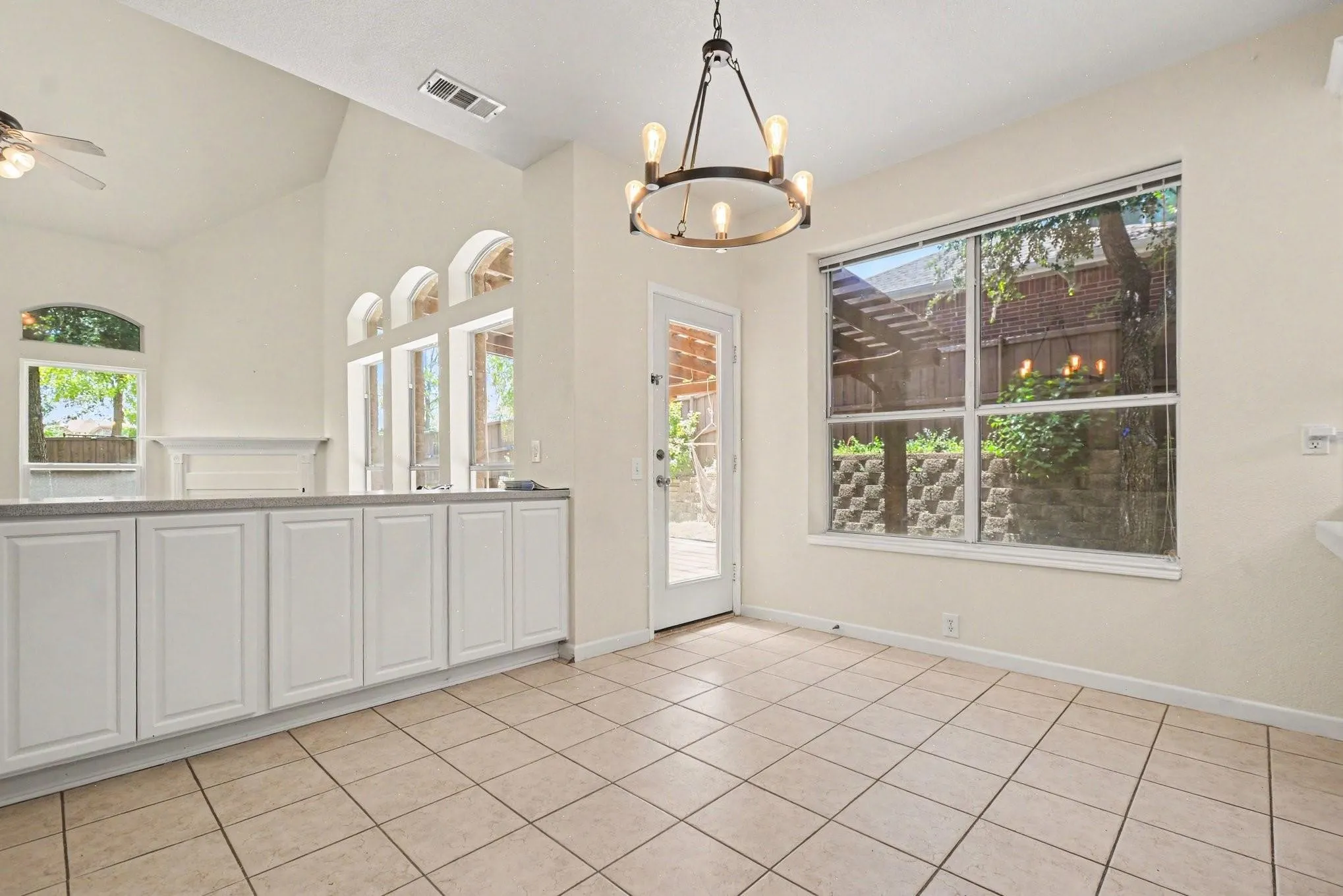 Single Family Residence For Sale in Rockwall County , 477 Monterey Drive, Rockwall, Texas 75087, 5 Bedroom, 4 Bathroom, 3 Garage spaces, 3,594 Sqft, built in 2002, mls#21346004, Real Estate Agent in Rockwall, Homes For Sale in Rockwall county, Homes For Sale in Rockwall, Realtor in Rockwall Texas, Real Estate Brokerage Independent Realty Texas, Luminita Cordes Realtor