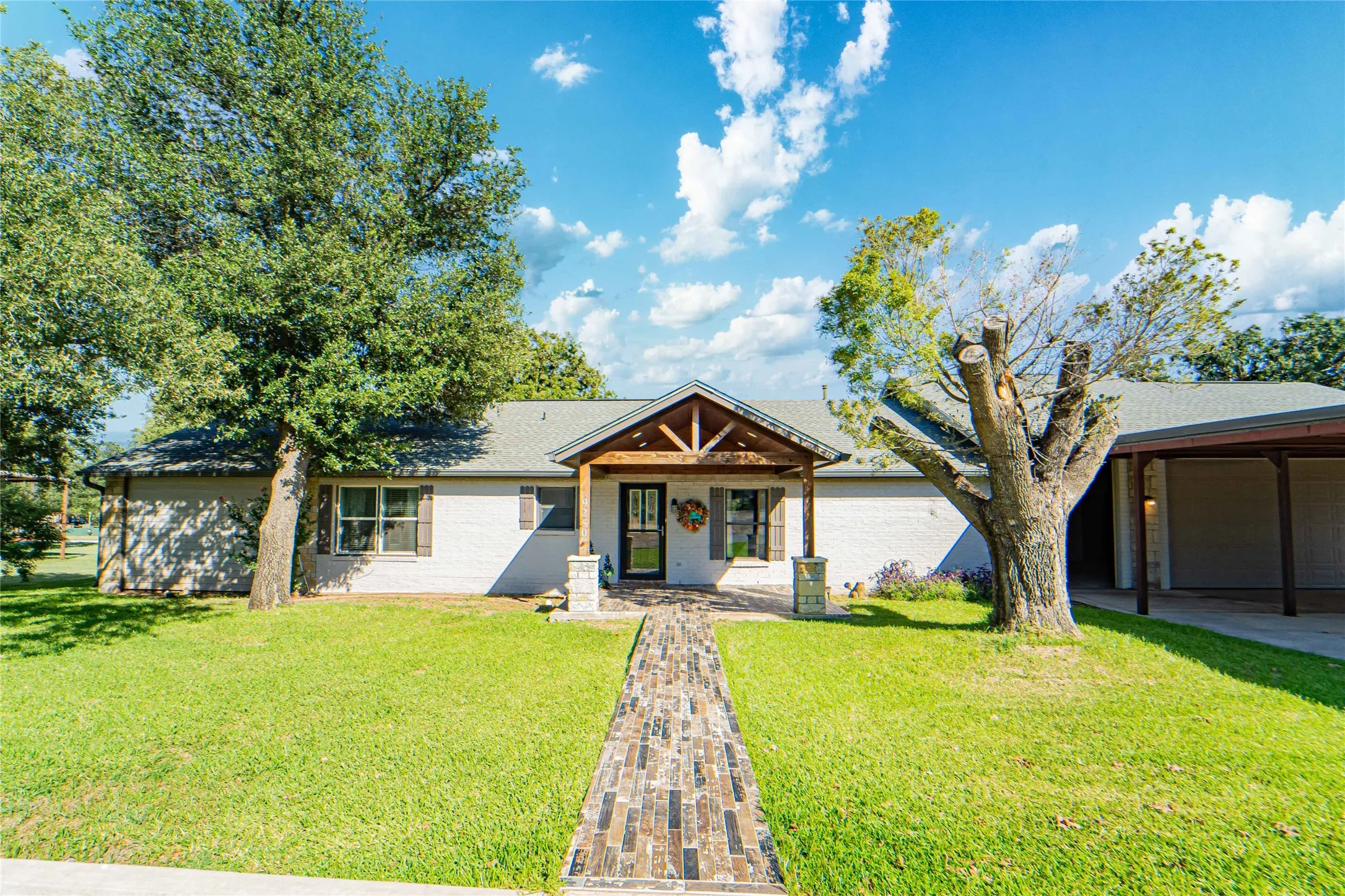 Single Family Residence For Sale in Stephens County , 9250 County Road 204, Breckenridge, Texas 76424, 3 Bedrooms, 3 Bathrooms, 2 Garage spaces, 2,979 Sqft, built in 1958, Price $519,000, mls#21345859, Real Estate Agent in Breckenridge, Homes For Sale in Stephens county, Homes For Sale in Breckenridge, Realtor in Breckenridge Texas, Real Estate Brokerage Independent Realty Texas, Luminita Cordes Realtor