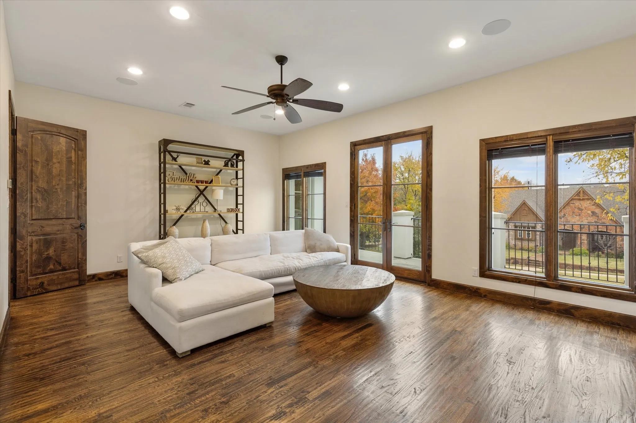 Single Family Residence For Sale in Tarrant County , 3904 W 5th Street, Fort Worth, Texas 76107, 3 Bedroom, 4 Bathroom, 2 Garage spaces, 4,476 Sqft, built in 2017, mls#21344129, Real Estate Agent in Fort Worth, Homes For Sale in Tarrant county, Homes For Sale in Fort Worth, Realtor in Fort Worth Texas, Real Estate Brokerage Independent Realty Texas, Luminita Cordes Realtor