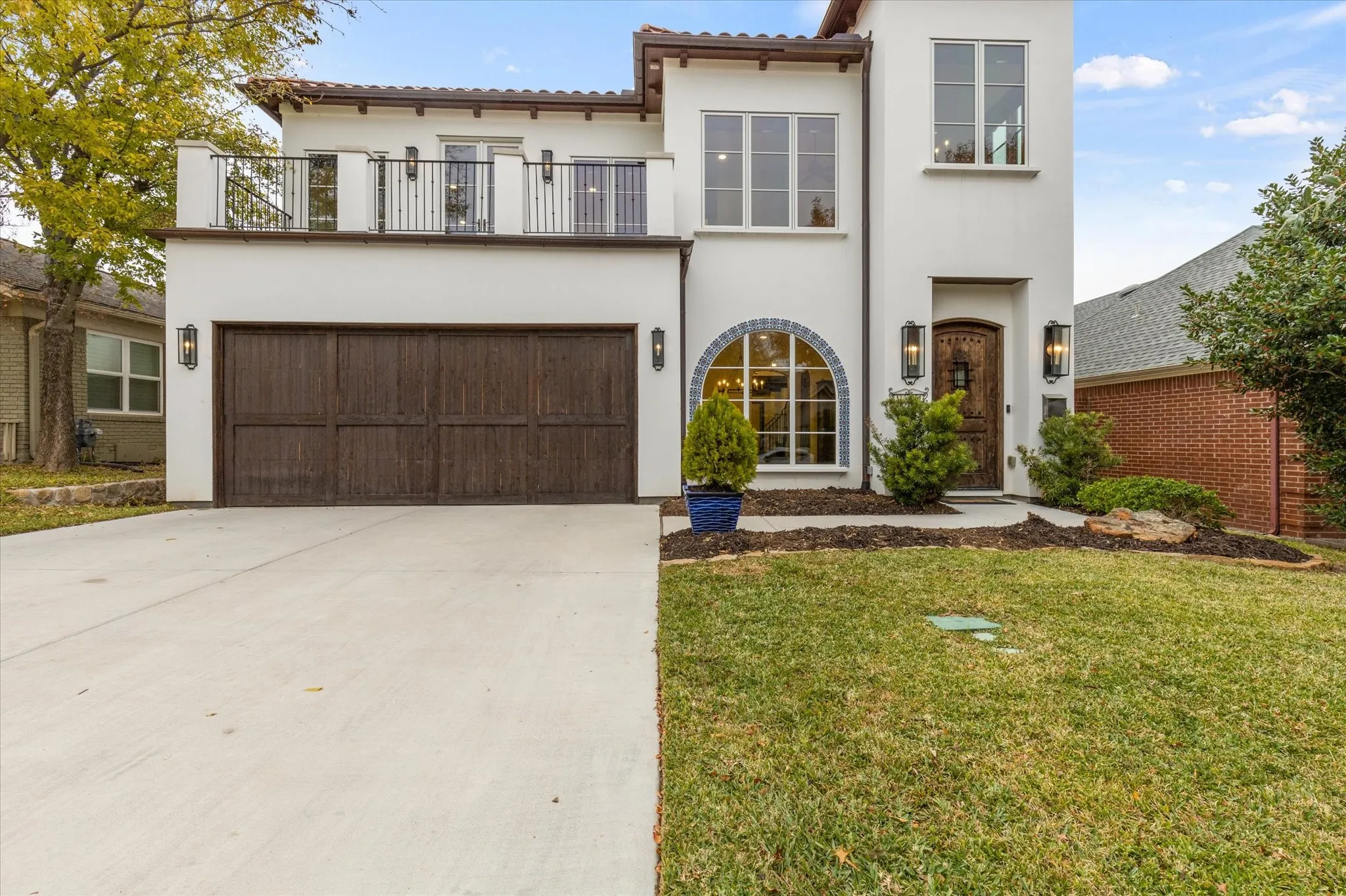 Single Family Residence For Sale in Tarrant County , 3904 W 5th Street, Fort Worth, Texas 76107, 3 Bedroom, 4 Bathroom, 2 Garage spaces, 4,476 Sqft, built in 2017, mls#21344129, Real Estate Agent in Fort Worth, Homes For Sale in Tarrant county, Homes For Sale in Fort Worth, Realtor in Fort Worth Texas, Real Estate Brokerage Independent Realty Texas, Luminita Cordes Realtor