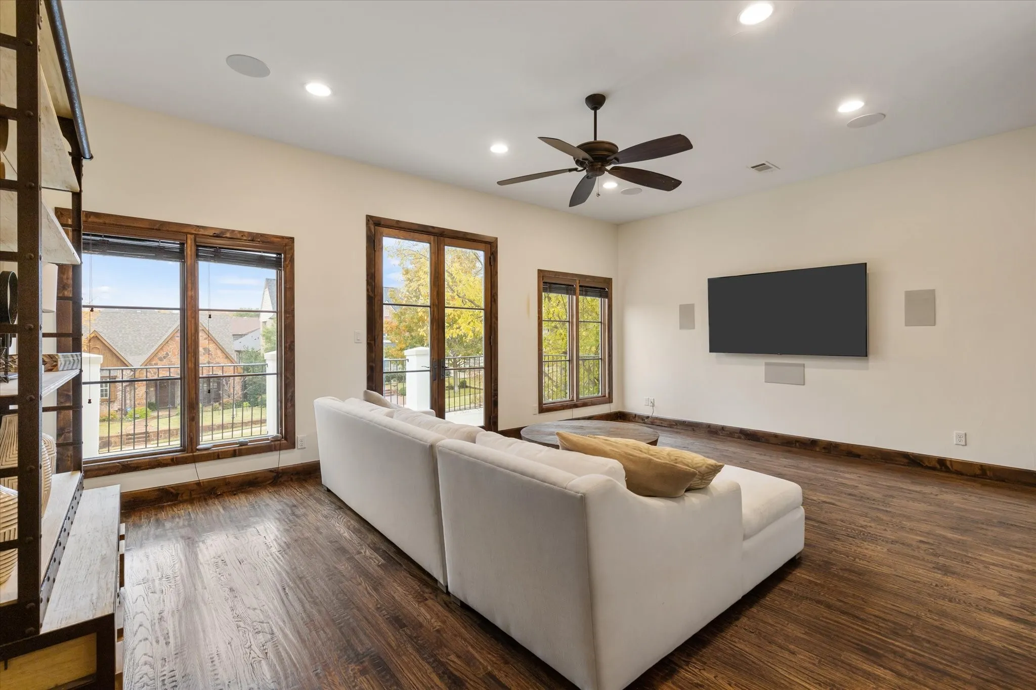 Single Family Residence For Sale in Tarrant County , 3904 W 5th Street, Fort Worth, Texas 76107, 3 Bedroom, 4 Bathroom, 2 Garage spaces, 4,476 Sqft, built in 2017, mls#21344129, Real Estate Agent in Fort Worth, Homes For Sale in Tarrant county, Homes For Sale in Fort Worth, Realtor in Fort Worth Texas, Real Estate Brokerage Independent Realty Texas, Luminita Cordes Realtor