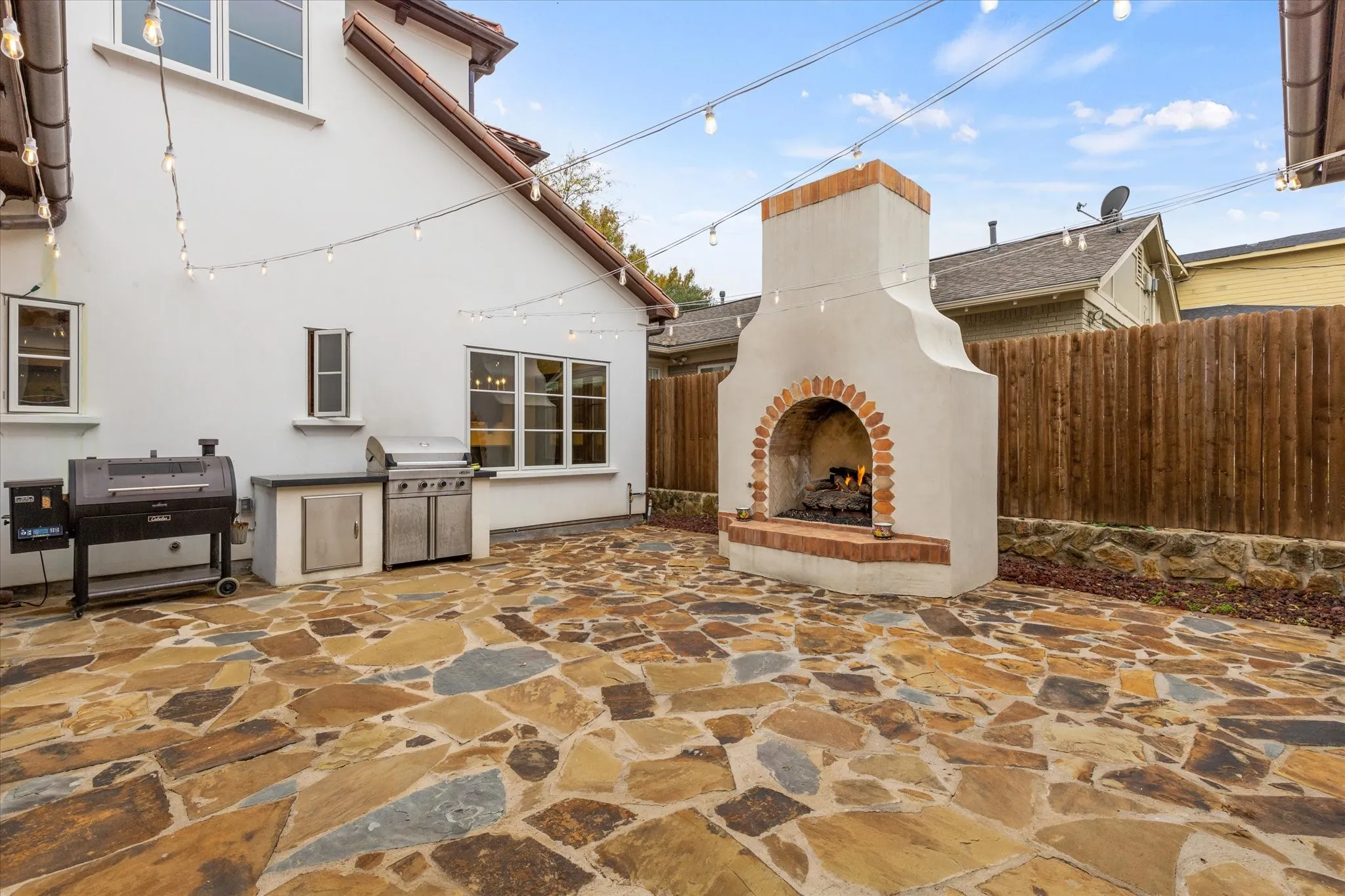 Single Family Residence For Sale in Tarrant County , 3904 W 5th Street, Fort Worth, Texas 76107, 3 Bedroom, 4 Bathroom, 2 Garage spaces, 4,476 Sqft, built in 2017, mls#21344129, Real Estate Agent in Fort Worth, Homes For Sale in Tarrant county, Homes For Sale in Fort Worth, Realtor in Fort Worth Texas, Real Estate Brokerage Independent Realty Texas, Luminita Cordes Realtor