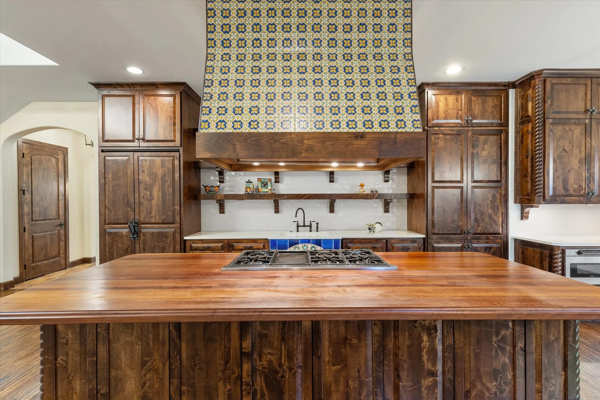 Single Family Residence For Sale in Tarrant County , 3904 W 5th Street, Fort Worth, Texas 76107, 3 Bedroom, 4 Bathroom, 2 Garage spaces, 4,476 Sqft, built in 2017, mls#21344129, Real Estate Agent in Fort Worth, Homes For Sale in Tarrant county, Homes For Sale in Fort Worth, Realtor in Fort Worth Texas, Real Estate Brokerage Independent Realty Texas, Luminita Cordes Realtor