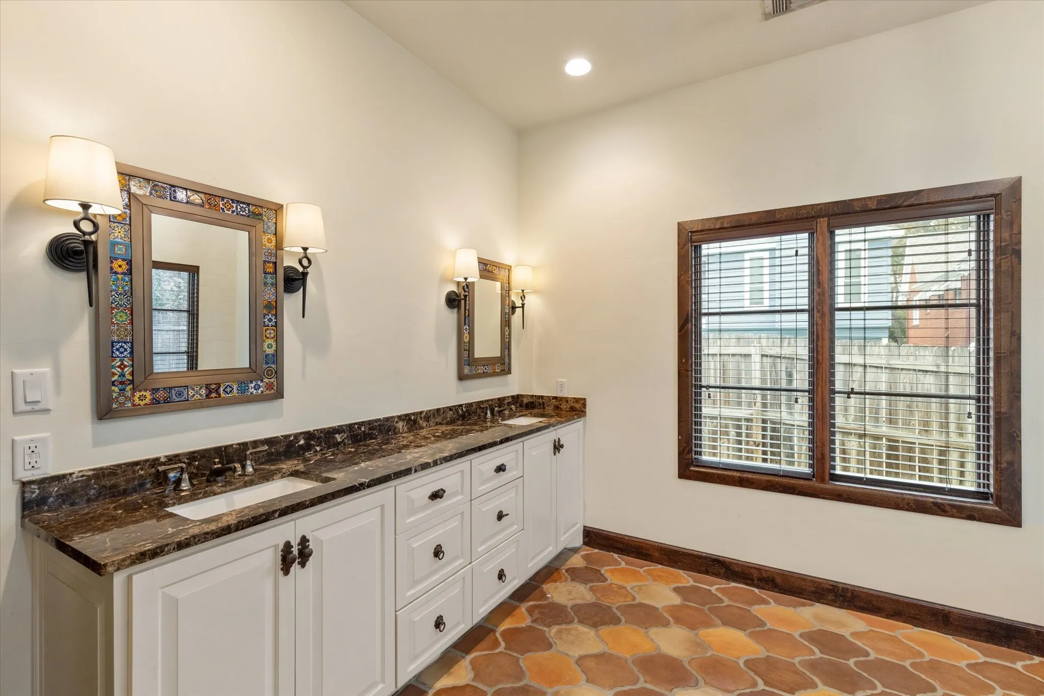 Single Family Residence For Sale in Tarrant County , 3904 W 5th Street, Fort Worth, Texas 76107, 3 Bedroom, 4 Bathroom, 2 Garage spaces, 4,476 Sqft, built in 2017, mls#21344129, Real Estate Agent in Fort Worth, Homes For Sale in Tarrant county, Homes For Sale in Fort Worth, Realtor in Fort Worth Texas, Real Estate Brokerage Independent Realty Texas, Luminita Cordes Realtor
