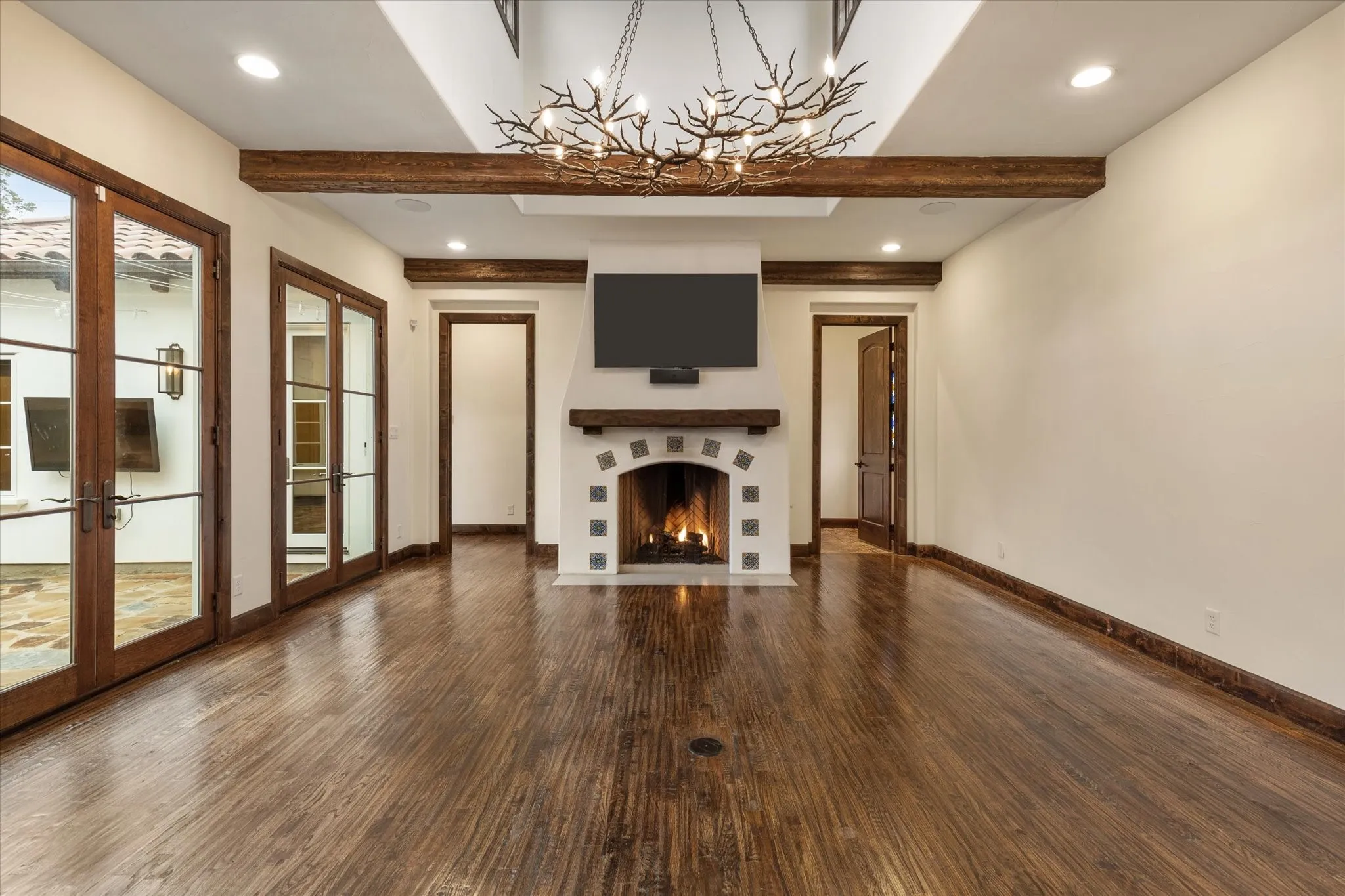 Single Family Residence For Sale in Tarrant County , 3904 W 5th Street, Fort Worth, Texas 76107, 3 Bedroom, 4 Bathroom, 2 Garage spaces, 4,476 Sqft, built in 2017, mls#21344129, Real Estate Agent in Fort Worth, Homes For Sale in Tarrant county, Homes For Sale in Fort Worth, Realtor in Fort Worth Texas, Real Estate Brokerage Independent Realty Texas, Luminita Cordes Realtor