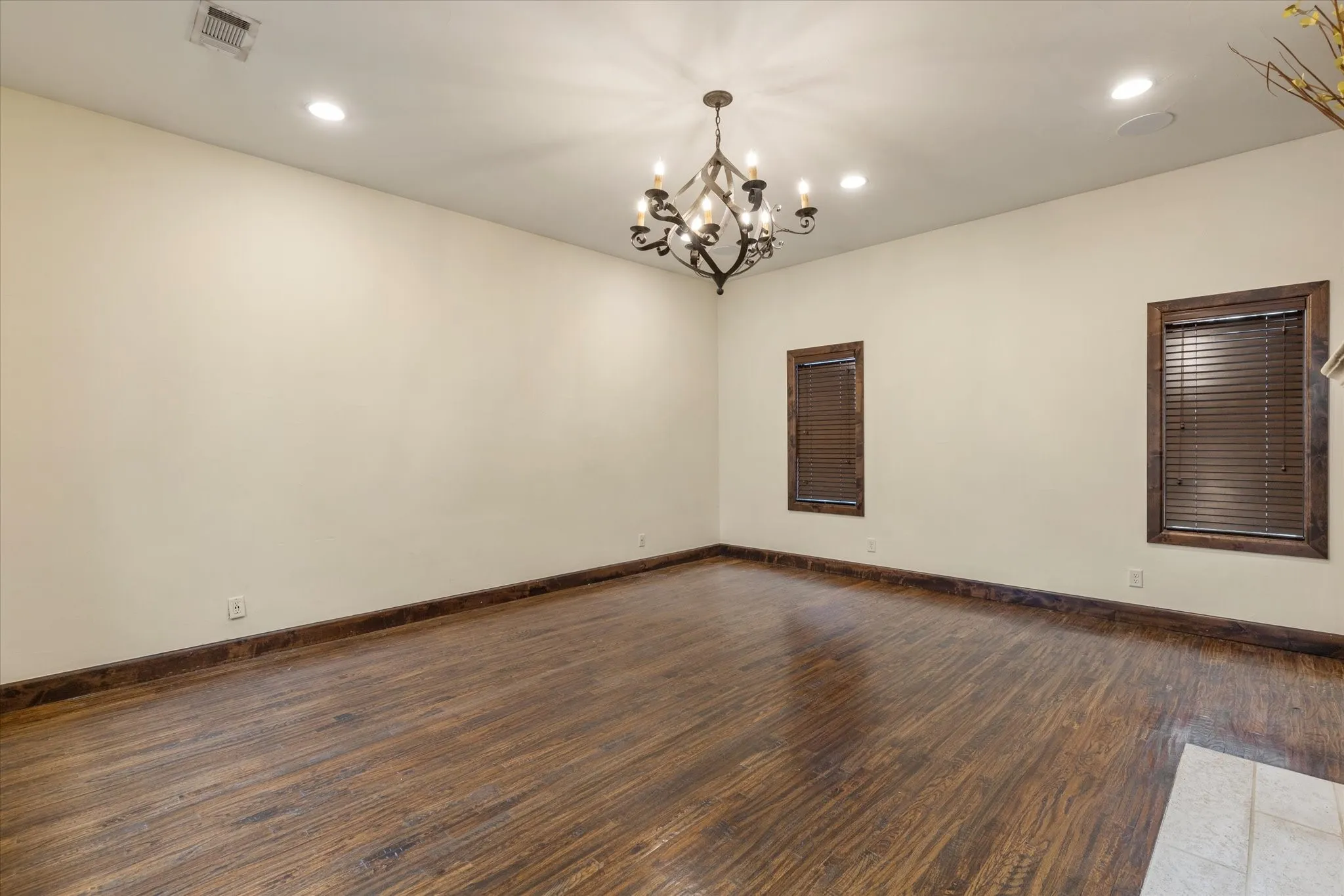 Single Family Residence For Sale in Tarrant County , 3904 W 5th Street, Fort Worth, Texas 76107, 3 Bedroom, 4 Bathroom, 2 Garage spaces, 4,476 Sqft, built in 2017, mls#21344129, Real Estate Agent in Fort Worth, Homes For Sale in Tarrant county, Homes For Sale in Fort Worth, Realtor in Fort Worth Texas, Real Estate Brokerage Independent Realty Texas, Luminita Cordes Realtor