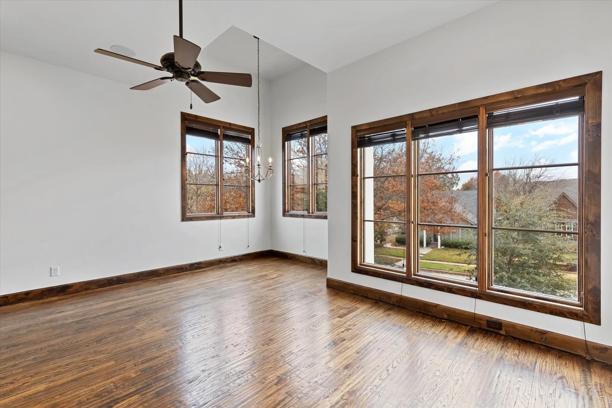 Single Family Residence For Sale in Tarrant County , 3904 W 5th Street, Fort Worth, Texas 76107, 3 Bedroom, 4 Bathroom, 2 Garage spaces, 4,476 Sqft, built in 2017, mls#21344129, Real Estate Agent in Fort Worth, Homes For Sale in Tarrant county, Homes For Sale in Fort Worth, Realtor in Fort Worth Texas, Real Estate Brokerage Independent Realty Texas, Luminita Cordes Realtor