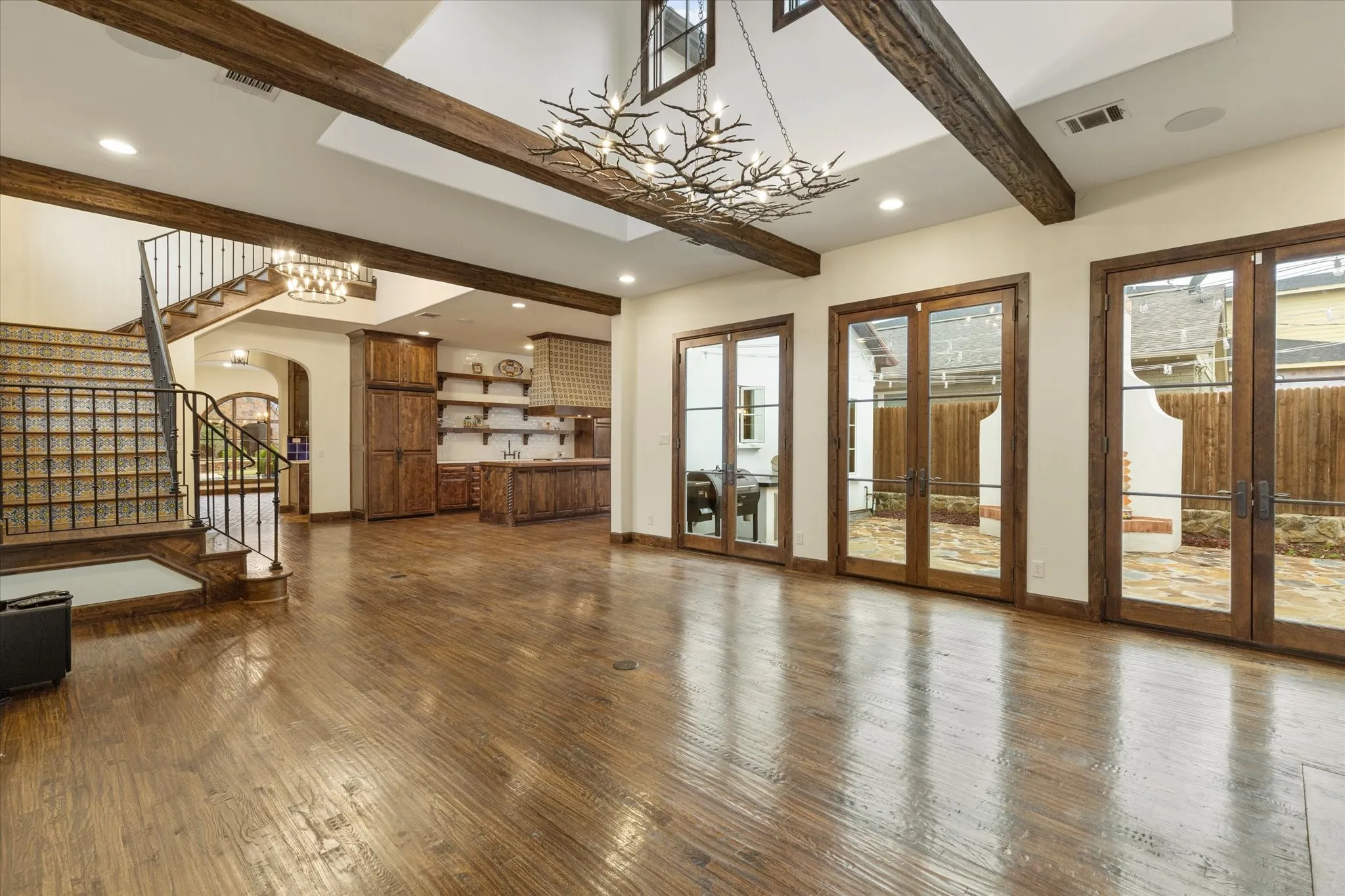 Single Family Residence For Sale in Tarrant County , 3904 W 5th Street, Fort Worth, Texas 76107, 3 Bedroom, 4 Bathroom, 2 Garage spaces, 4,476 Sqft, built in 2017, mls#21344129, Real Estate Agent in Fort Worth, Homes For Sale in Tarrant county, Homes For Sale in Fort Worth, Realtor in Fort Worth Texas, Real Estate Brokerage Independent Realty Texas, Luminita Cordes Realtor