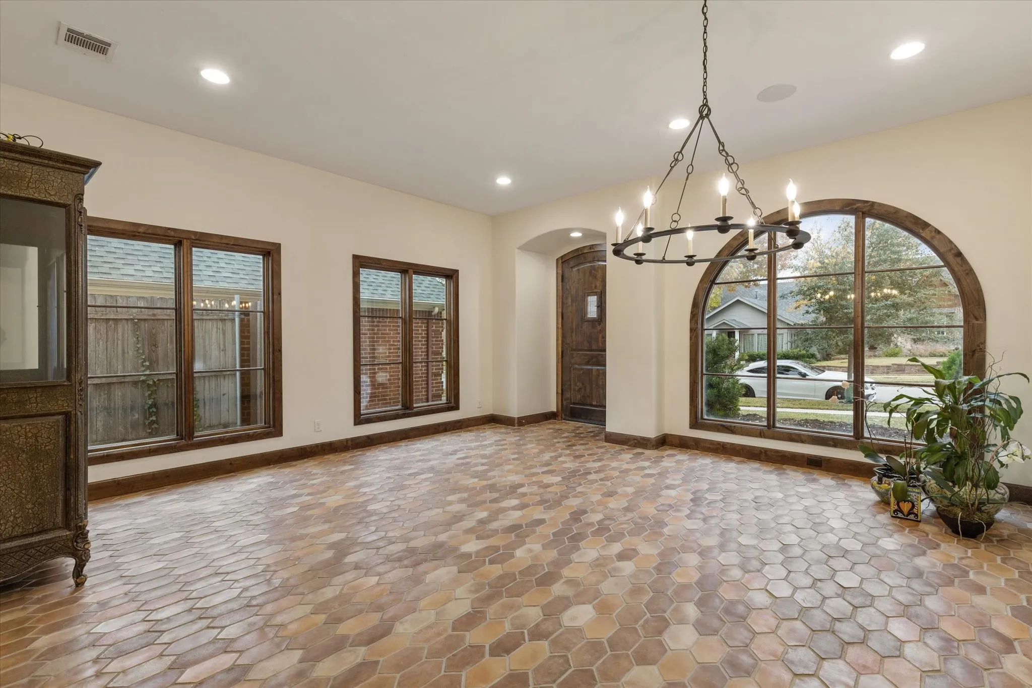 Single Family Residence For Sale in Tarrant County , 3904 W 5th Street, Fort Worth, Texas 76107, 3 Bedroom, 4 Bathroom, 2 Garage spaces, 4,476 Sqft, built in 2017, mls#21344129, Real Estate Agent in Fort Worth, Homes For Sale in Tarrant county, Homes For Sale in Fort Worth, Realtor in Fort Worth Texas, Real Estate Brokerage Independent Realty Texas, Luminita Cordes Realtor