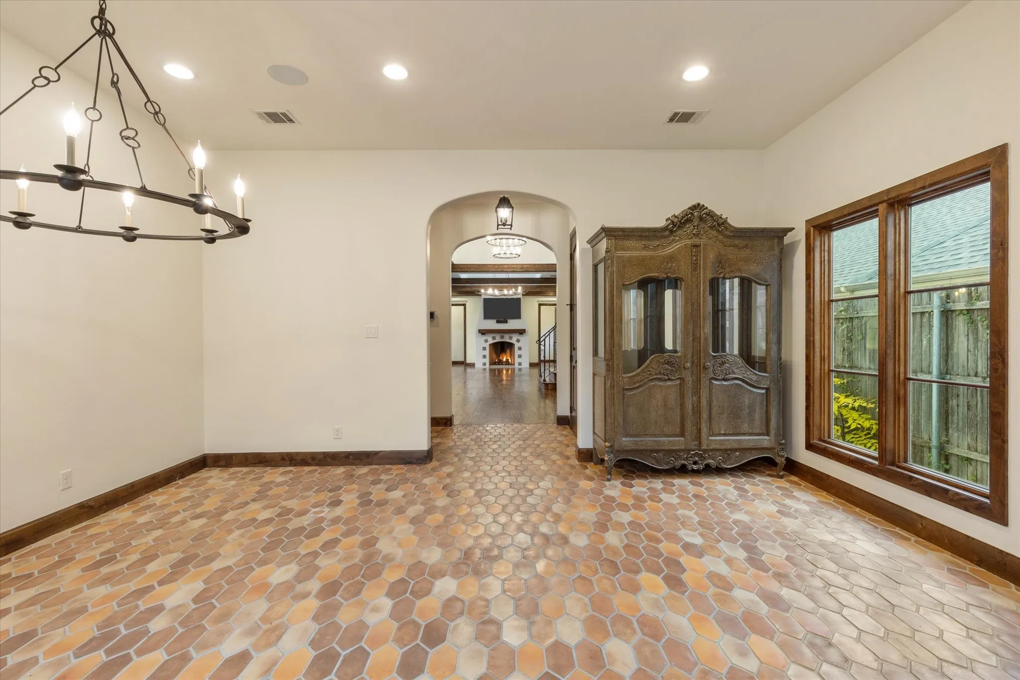 Single Family Residence For Sale in Tarrant County , 3904 W 5th Street, Fort Worth, Texas 76107, 3 Bedroom, 4 Bathroom, 2 Garage spaces, 4,476 Sqft, built in 2017, mls#21344129, Real Estate Agent in Fort Worth, Homes For Sale in Tarrant county, Homes For Sale in Fort Worth, Realtor in Fort Worth Texas, Real Estate Brokerage Independent Realty Texas, Luminita Cordes Realtor