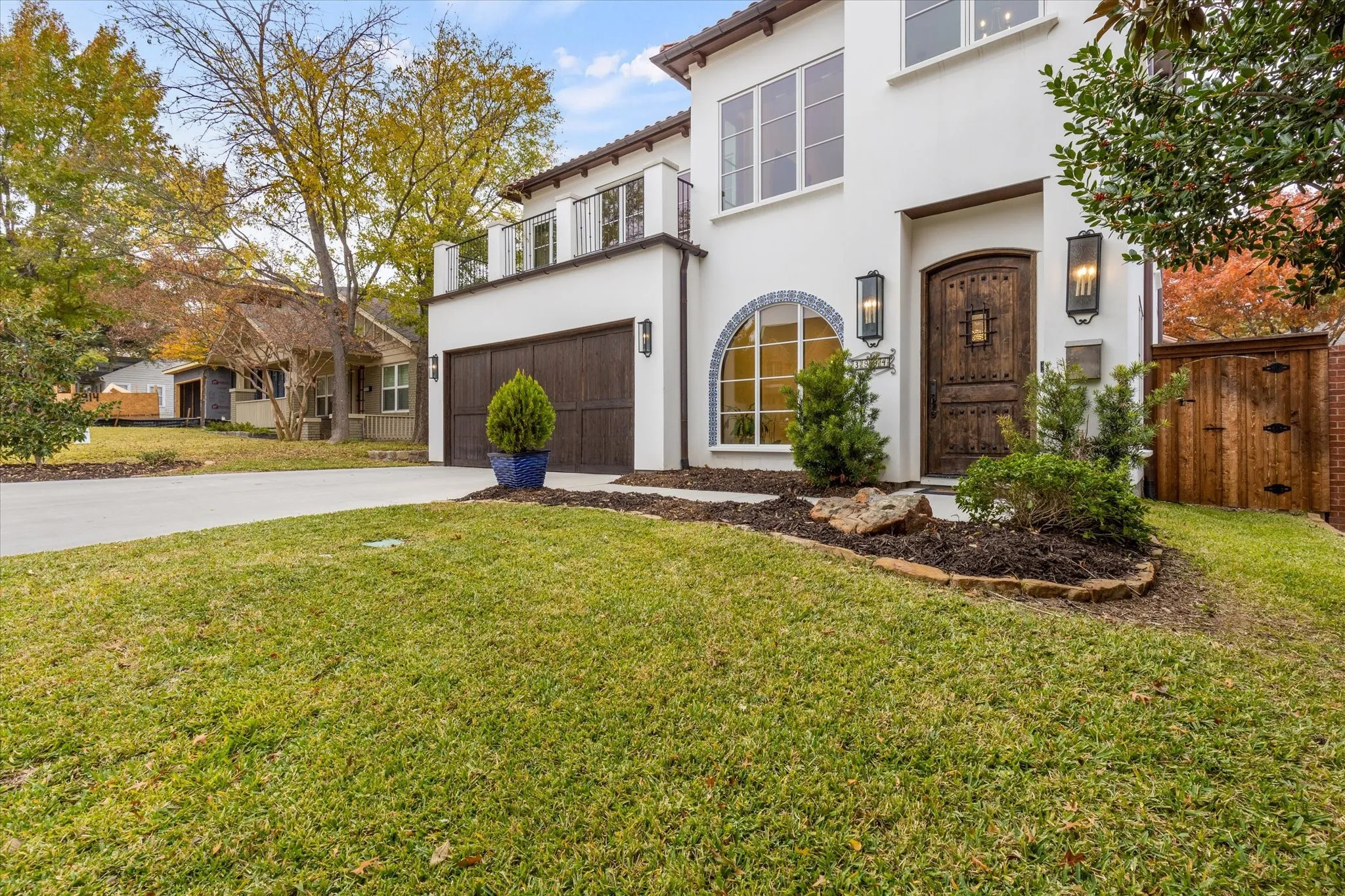 Single Family Residence For Sale in Tarrant County , 3904 W 5th Street, Fort Worth, Texas 76107, 3 Bedroom, 4 Bathroom, 2 Garage spaces, 4,476 Sqft, built in 2017, mls#21344129, Real Estate Agent in Fort Worth, Homes For Sale in Tarrant county, Homes For Sale in Fort Worth, Realtor in Fort Worth Texas, Real Estate Brokerage Independent Realty Texas, Luminita Cordes Realtor