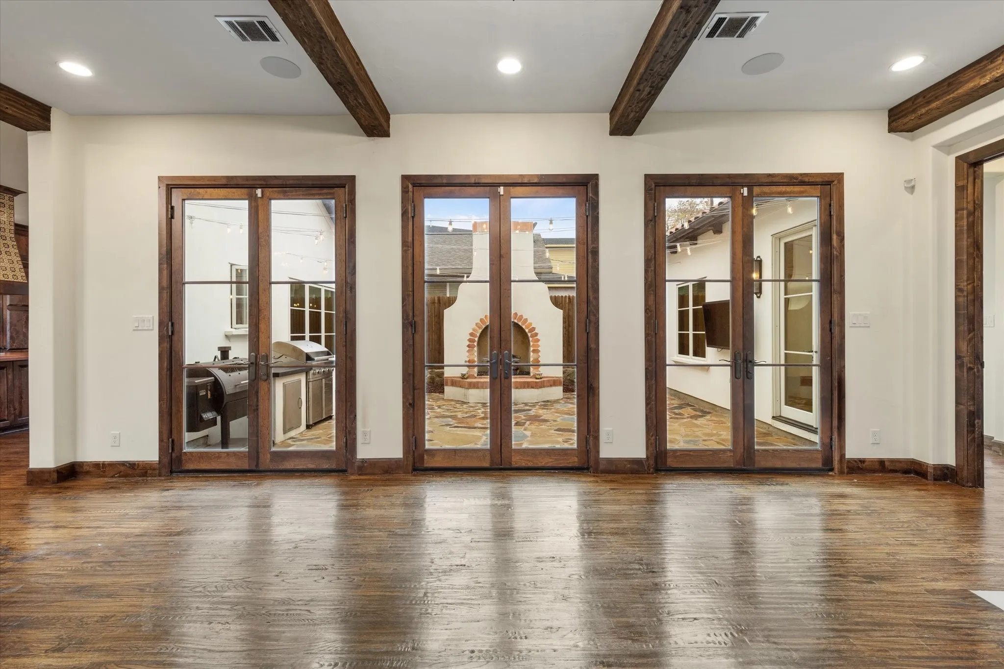 Single Family Residence For Sale in Tarrant County , 3904 W 5th Street, Fort Worth, Texas 76107, 3 Bedroom, 4 Bathroom, 2 Garage spaces, 4,476 Sqft, built in 2017, mls#21344129, Real Estate Agent in Fort Worth, Homes For Sale in Tarrant county, Homes For Sale in Fort Worth, Realtor in Fort Worth Texas, Real Estate Brokerage Independent Realty Texas, Luminita Cordes Realtor