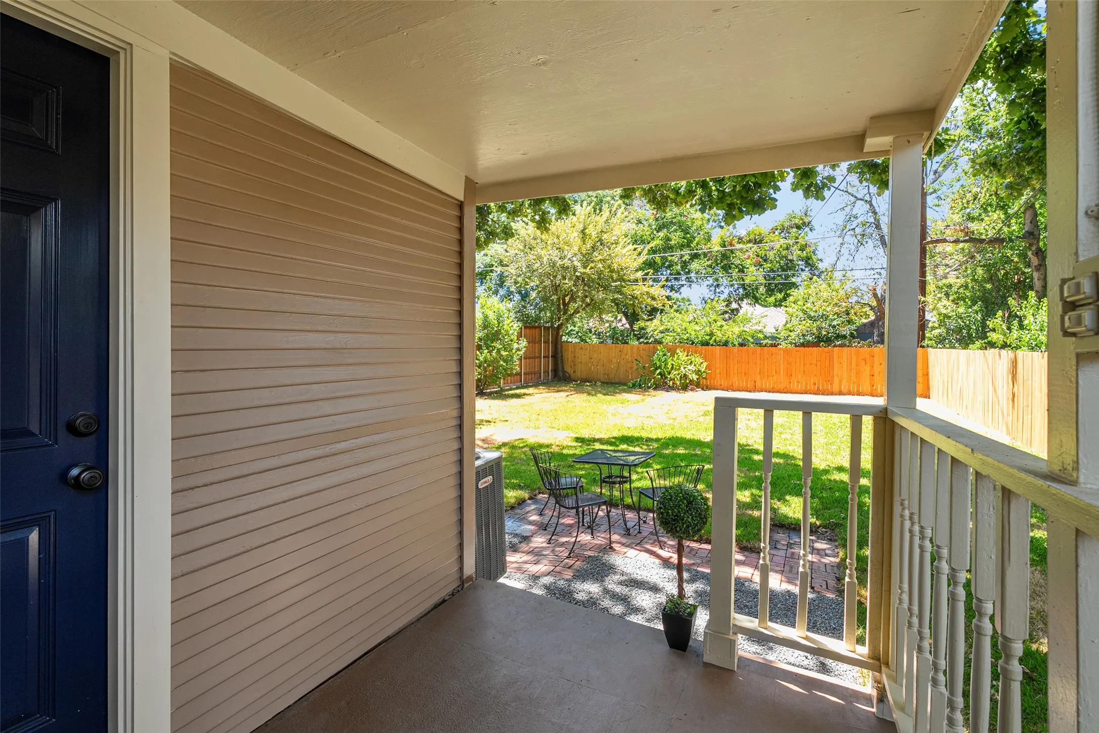 Single Family Residence For Sale in Dallas County , 407 S Rosemont Avenue, Dallas, Texas 75208, 3 Bedroom, 2 Bathroom, Garage spaces, 1,511 Sqft, built in 1923, mls#21334030, Real Estate Agent in Dallas, Homes For Sale in Dallas county, Homes For Sale in Dallas, Realtor in Dallas Texas, Real Estate Brokerage Independent Realty Texas, Luminita Cordes Realtor