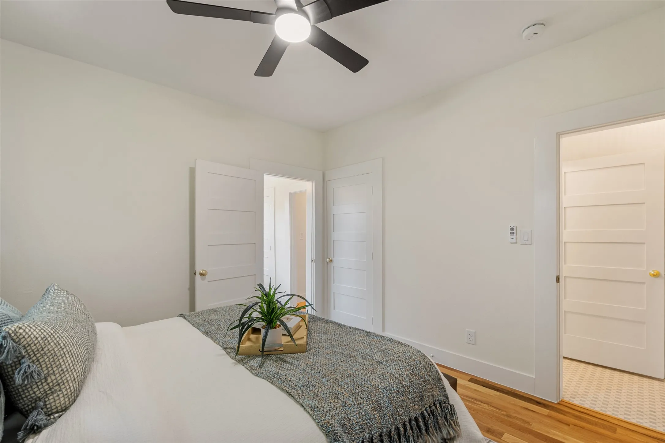 Single Family Residence For Sale in Dallas County , 407 S Rosemont Avenue, Dallas, Texas 75208, 3 Bedroom, 2 Bathroom, Garage spaces, 1,511 Sqft, built in 1923, mls#21334030, Real Estate Agent in Dallas, Homes For Sale in Dallas county, Homes For Sale in Dallas, Realtor in Dallas Texas, Real Estate Brokerage Independent Realty Texas, Luminita Cordes Realtor