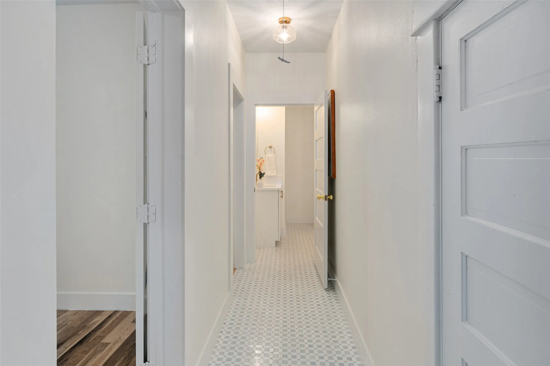 Single Family Residence For Sale in Dallas County , 407 S Rosemont Avenue, Dallas, Texas 75208, 3 Bedroom, 2 Bathroom, Garage spaces, 1,511 Sqft, built in 1923, mls#21334030, Real Estate Agent in Dallas, Homes For Sale in Dallas county, Homes For Sale in Dallas, Realtor in Dallas Texas, Real Estate Brokerage Independent Realty Texas, Luminita Cordes Realtor