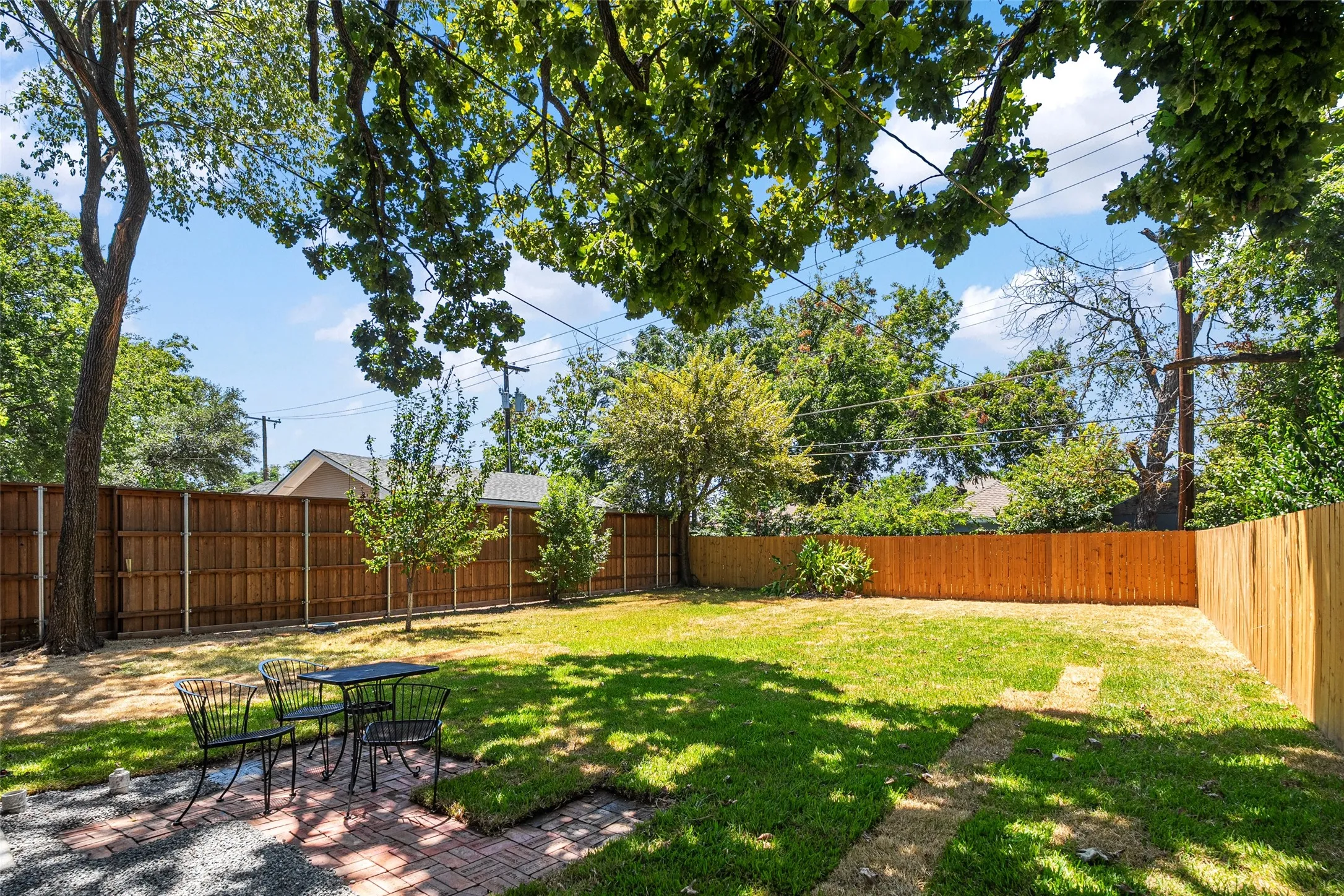 Single Family Residence For Sale in Dallas County , 407 S Rosemont Avenue, Dallas, Texas 75208, 3 Bedroom, 2 Bathroom, Garage spaces, 1,511 Sqft, built in 1923, mls#21334030, Real Estate Agent in Dallas, Homes For Sale in Dallas county, Homes For Sale in Dallas, Realtor in Dallas Texas, Real Estate Brokerage Independent Realty Texas, Luminita Cordes Realtor