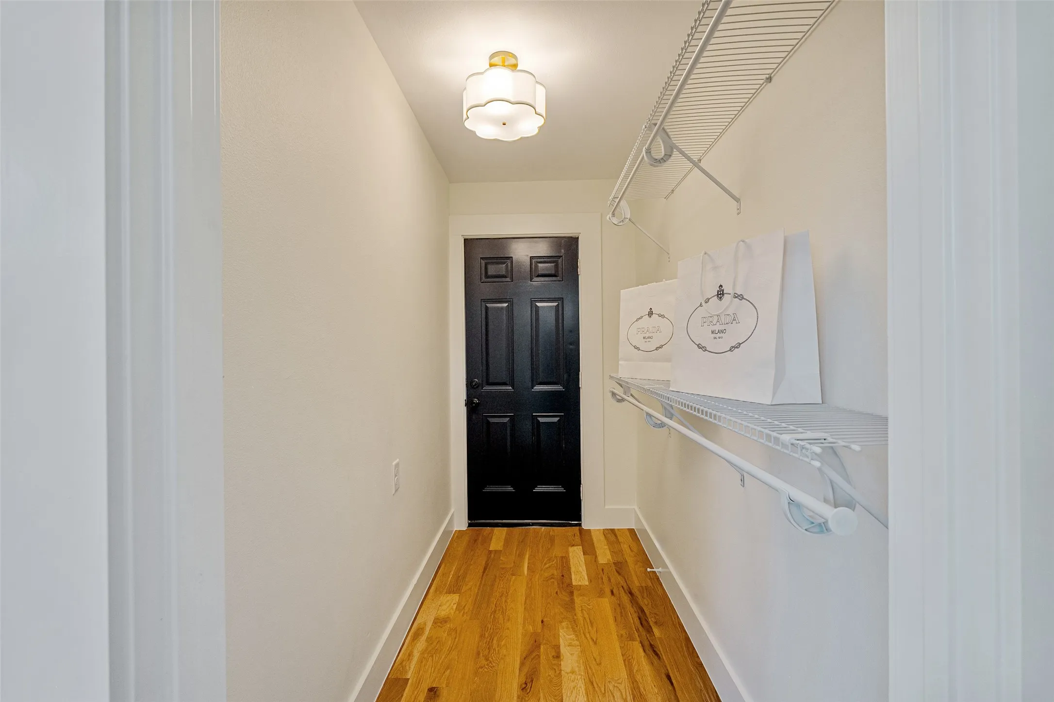 Single Family Residence For Sale in Dallas County , 407 S Rosemont Avenue, Dallas, Texas 75208, 3 Bedroom, 2 Bathroom, Garage spaces, 1,511 Sqft, built in 1923, mls#21334030, Real Estate Agent in Dallas, Homes For Sale in Dallas county, Homes For Sale in Dallas, Realtor in Dallas Texas, Real Estate Brokerage Independent Realty Texas, Luminita Cordes Realtor