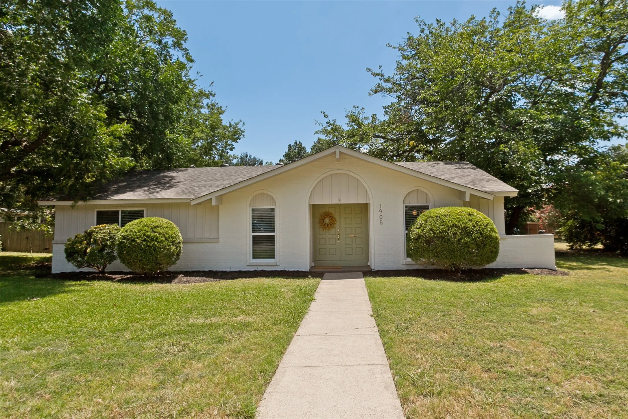 Single Family Residence For Sale in Dallas County , 1905 Deep Valley Drive, Richardson, Texas 75080, 3 Bedroom, 2 Bathroom, 2 Garage spaces, 1,602 Sqft, built in 1968, mls#21344154, Real Estate Agent in Richardson, Homes For Sale in Dallas county, Homes For Sale in Richardson, Realtor in Richardson Texas, Real Estate Brokerage Independent Realty Texas, Luminita Cordes Realtor