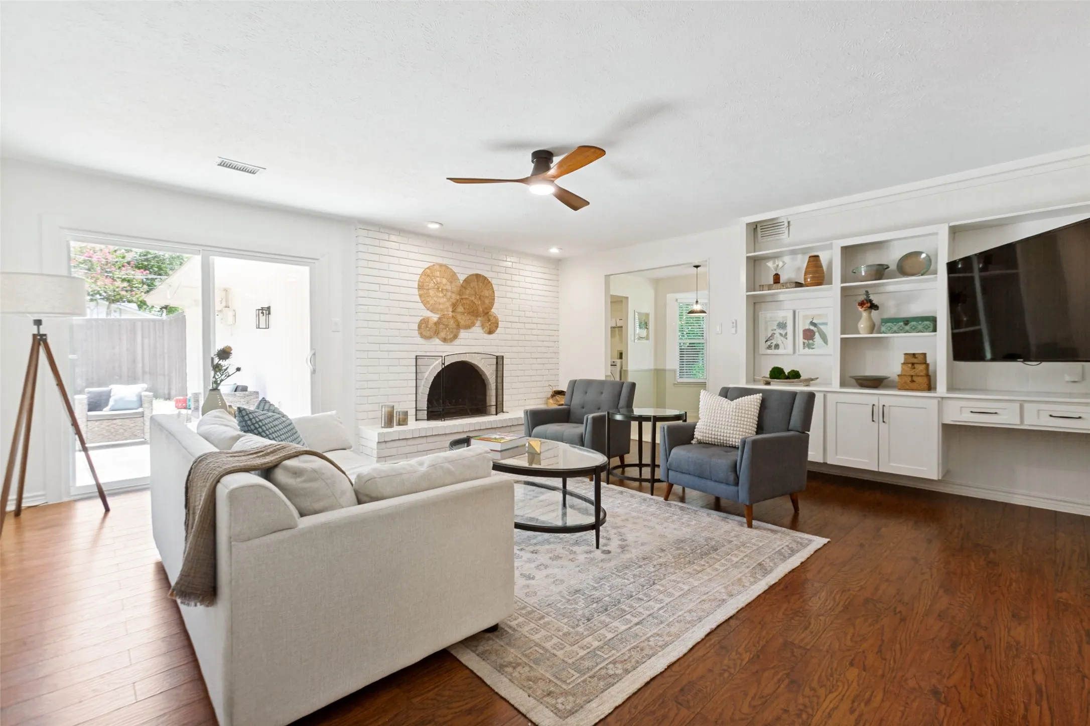 Single Family Residence For Sale in Dallas County , 1905 Deep Valley Drive, Richardson, Texas 75080, 3 Bedroom, 2 Bathroom, 2 Garage spaces, 1,602 Sqft, built in 1968, mls#21344154, Real Estate Agent in Richardson, Homes For Sale in Dallas county, Homes For Sale in Richardson, Realtor in Richardson Texas, Real Estate Brokerage Independent Realty Texas, Luminita Cordes Realtor