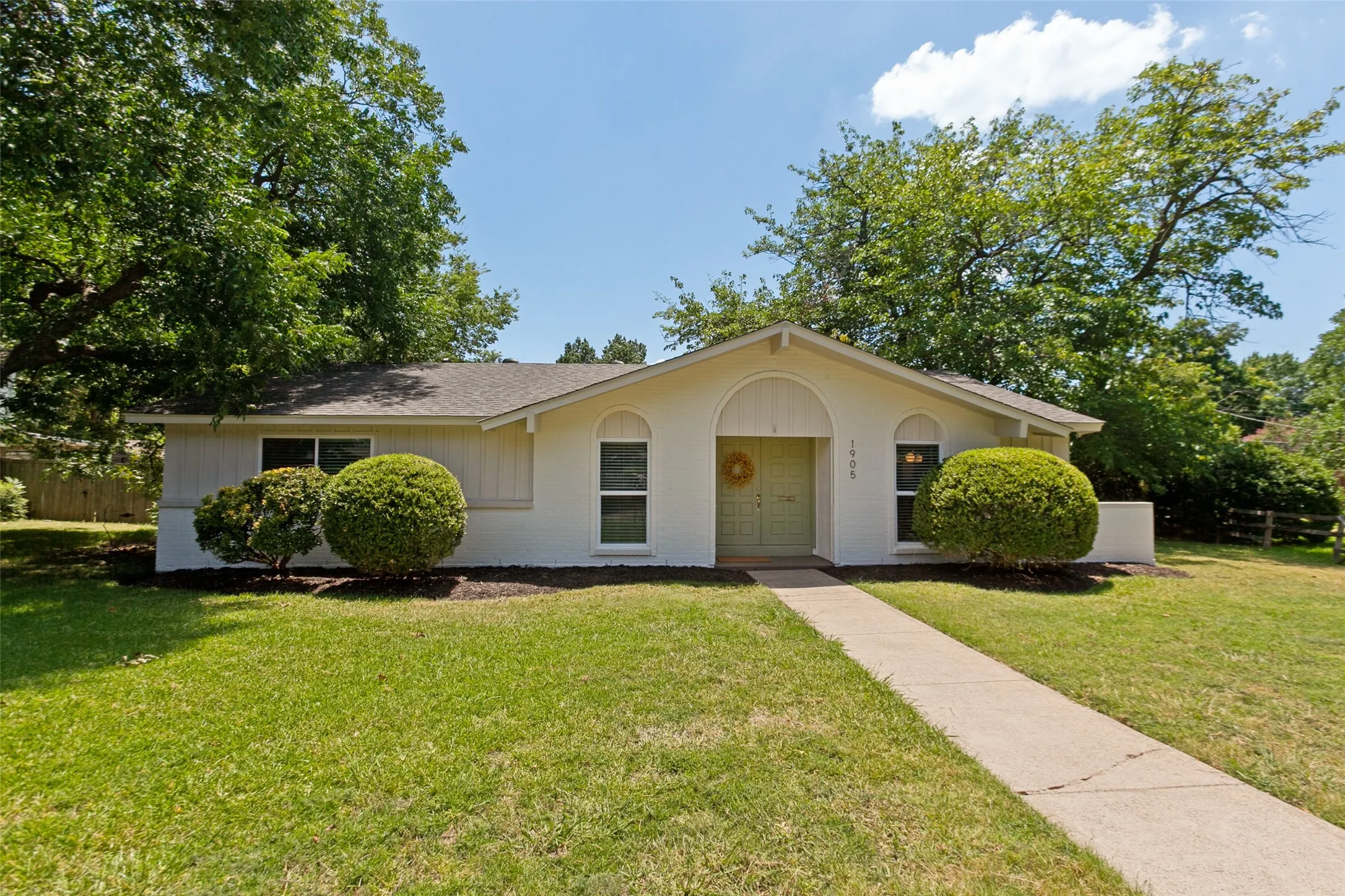Single Family Residence For Sale in Dallas County , 1905 Deep Valley Drive, Richardson, Texas 75080, 3 Bedroom, 2 Bathroom, 2 Garage spaces, 1,602 Sqft, built in 1968, mls#21344154, Real Estate Agent in Richardson, Homes For Sale in Dallas county, Homes For Sale in Richardson, Realtor in Richardson Texas, Real Estate Brokerage Independent Realty Texas, Luminita Cordes Realtor