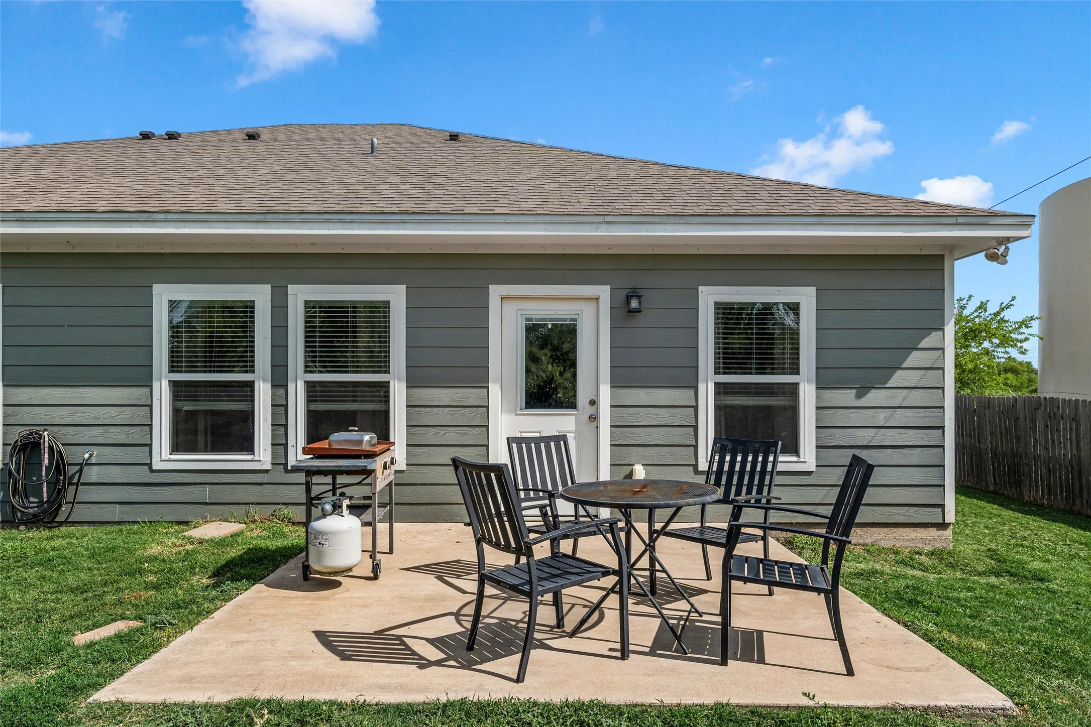 Single Family Residence For Sale in Mc Lennan County , 215 Greenbriar Street, Robinson, Texas 76706, 3 Bedroom, 2 Bathroom, 2 Garage spaces, 1,600 Sqft, built in 2018, mls#21345992, Real Estate Agent in Robinson, Homes For Sale in Mc Lennan county, Homes For Sale in Robinson, Realtor in Robinson Texas, Real Estate Brokerage Independent Realty Texas, Luminita Cordes Realtor