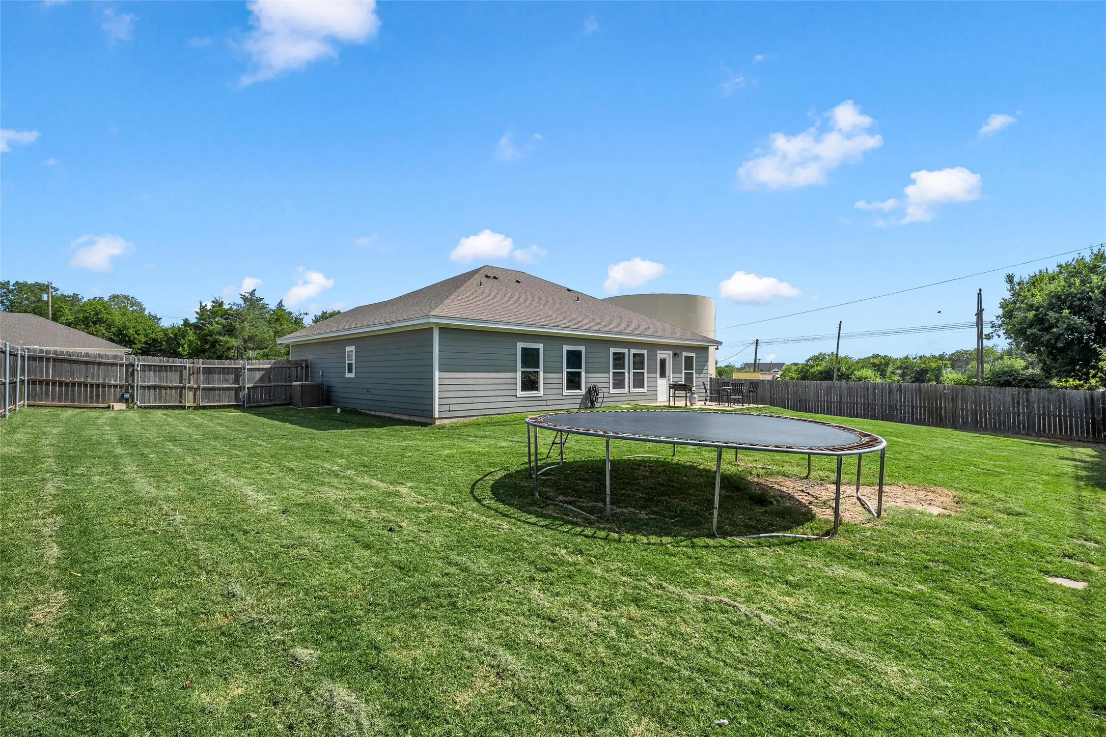 Single Family Residence For Sale in Mc Lennan County , 215 Greenbriar Street, Robinson, Texas 76706, 3 Bedroom, 2 Bathroom, 2 Garage spaces, 1,600 Sqft, built in 2018, mls#21345992, Real Estate Agent in Robinson, Homes For Sale in Mc Lennan county, Homes For Sale in Robinson, Realtor in Robinson Texas, Real Estate Brokerage Independent Realty Texas, Luminita Cordes Realtor
