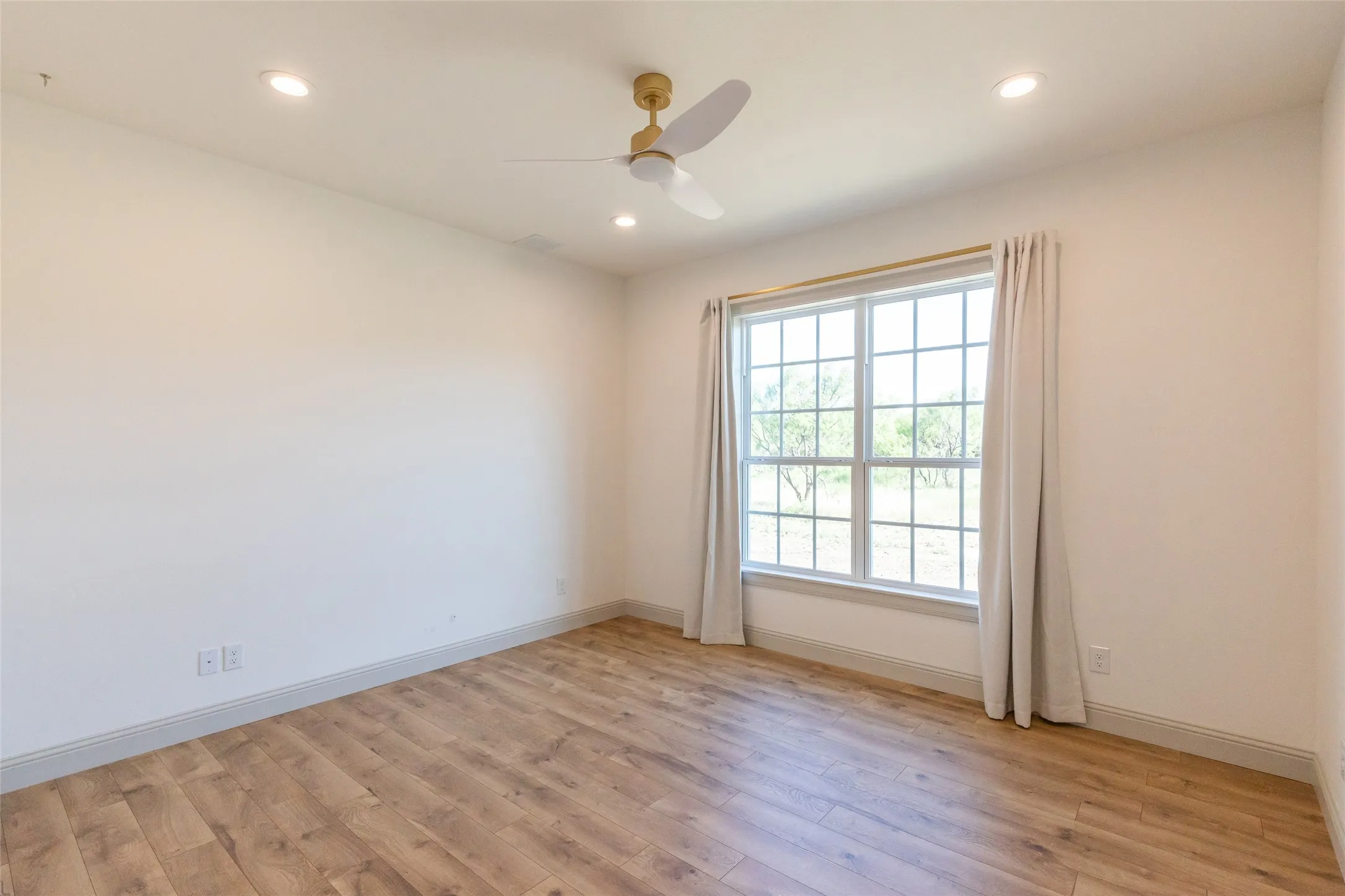 Single Family Residence For Sale in Taylor County , 753 County Road 154, Tuscola, Texas 79562, 5 Bedroom, 4 Bathroom, 3 Garage spaces, 3,665 Sqft, built in 2022, mls#21345722, Real Estate Agent in Tuscola, Homes For Sale in Taylor county, Homes For Sale in Tuscola, Realtor in Tuscola Texas, Real Estate Brokerage Independent Realty Texas, Luminita Cordes Realtor