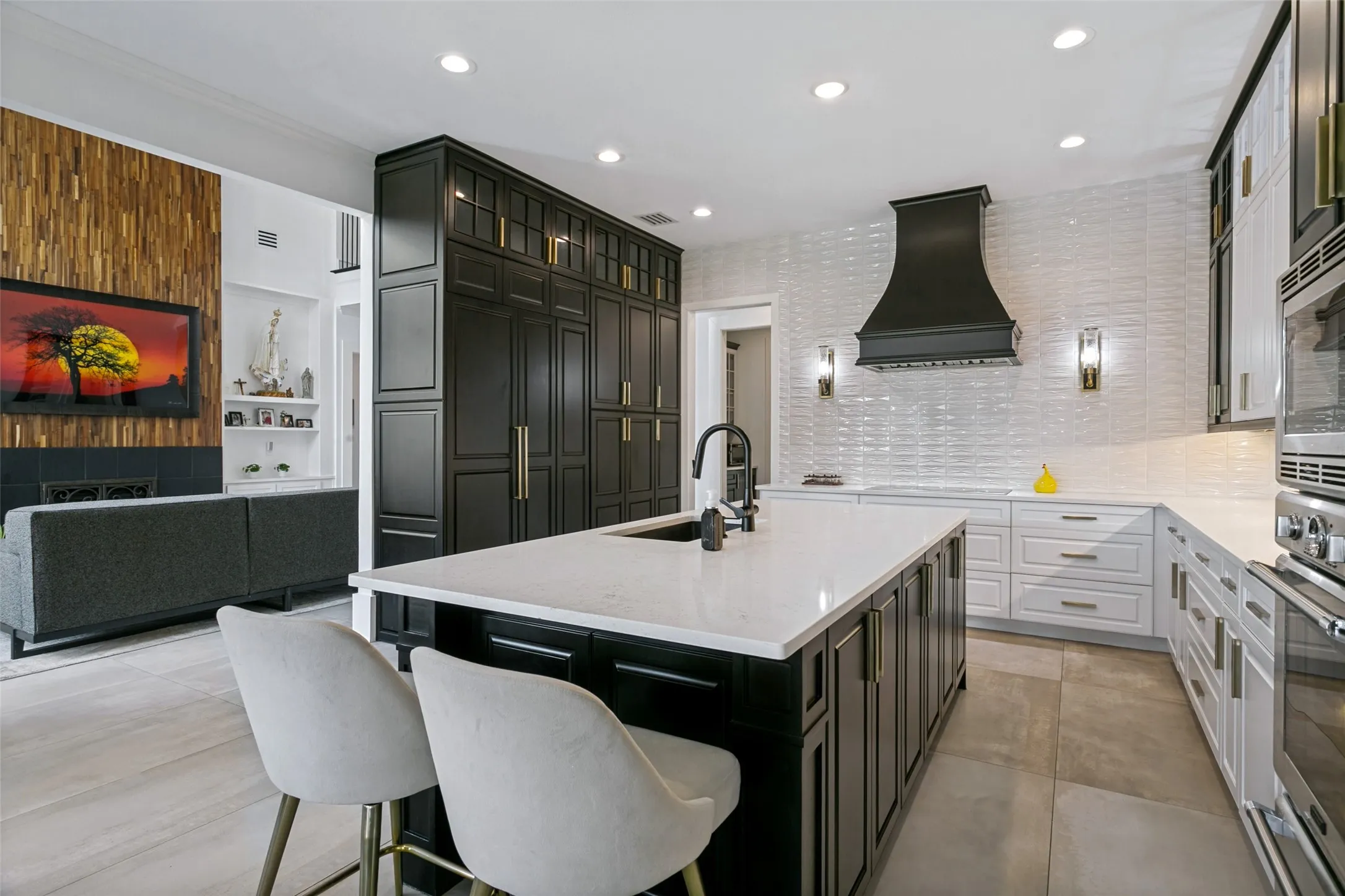 Single Family Residence For Sale in Tarrant County , 2508 Independence Road, Colleyville, Texas 76034, 5 Bedroom, 5 Bathroom, 3 Garage spaces, 5,177 Sqft, built in 1996, mls#21346057, Real Estate Agent in Colleyville, Homes For Sale in Tarrant county, Homes For Sale in Colleyville, Realtor in Colleyville Texas, Real Estate Brokerage Independent Realty Texas, Luminita Cordes Realtor