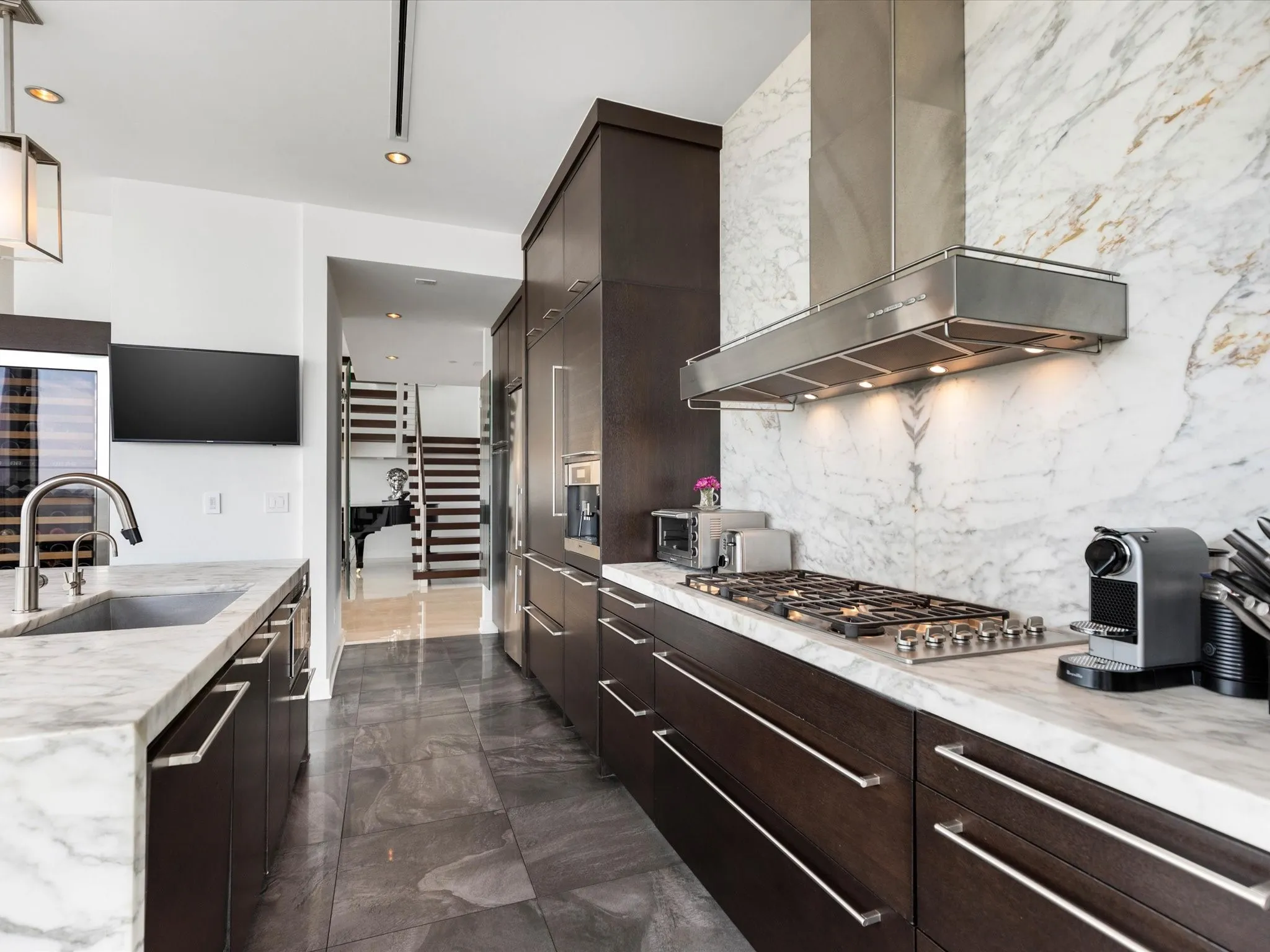 Condominium For Sale in Dallas County , 2900 Mckinnon Street 2802, Dallas, Texas 75201, 3 Bedroom, 4 Bathroom, 6 Garage spaces, 3,269 Sqft, built in 2005, Price $3,850,000, mls#21335936, Real Estate Agent in Dallas, Homes For Sale in Dallas county, Homes For Sale in Dallas, Realtor in Dallas Texas, Real Estate Brokerage Independent Realty Texas, Luminita Cordes Realtor