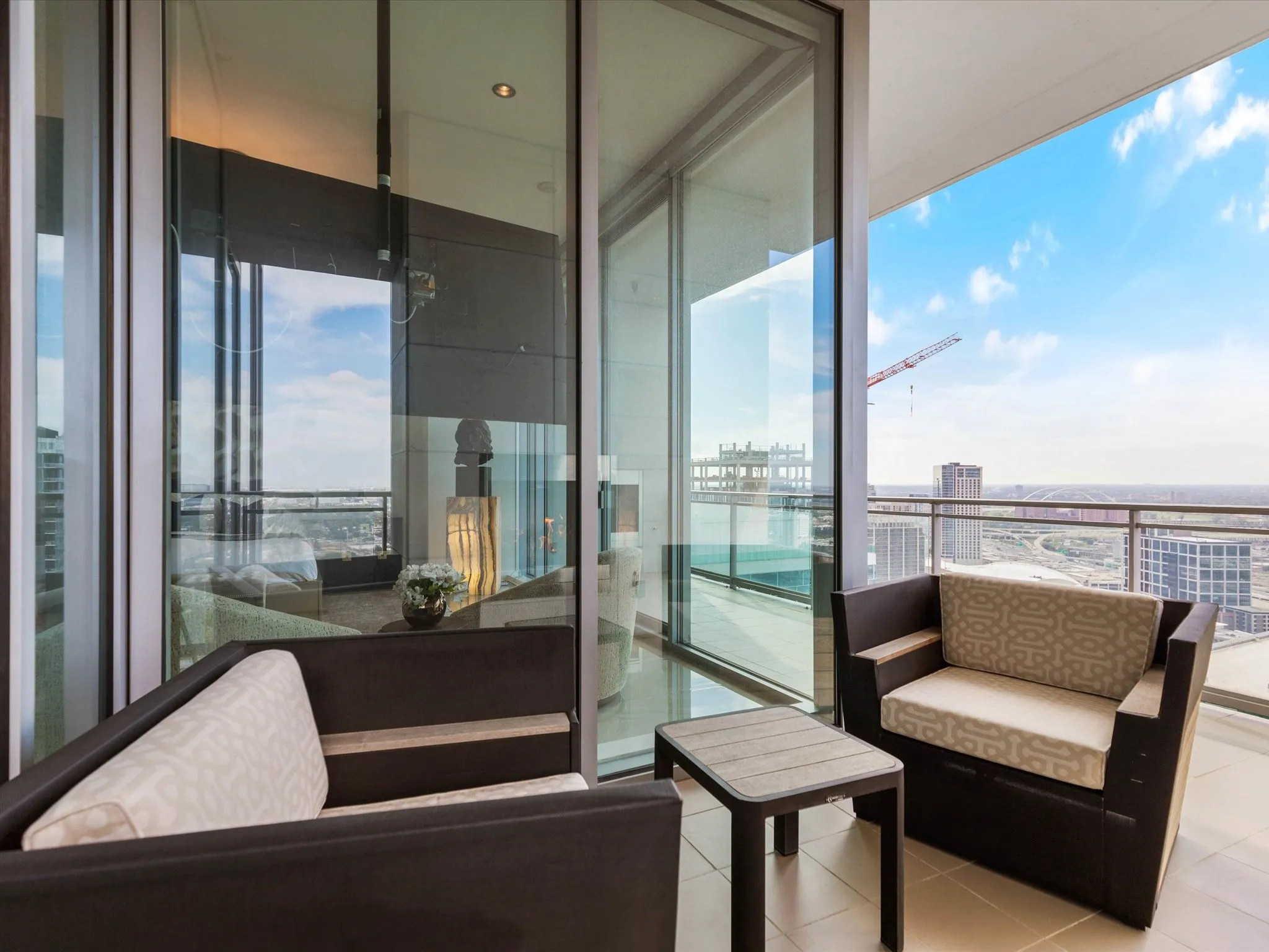 Condominium For Sale in Dallas County , 2900 Mckinnon Street 2802, Dallas, Texas 75201, 3 Bedroom, 4 Bathroom, 6 Garage spaces, 3,269 Sqft, built in 2005, Price $3,850,000, mls#21335936, Real Estate Agent in Dallas, Homes For Sale in Dallas county, Homes For Sale in Dallas, Realtor in Dallas Texas, Real Estate Brokerage Independent Realty Texas, Luminita Cordes Realtor