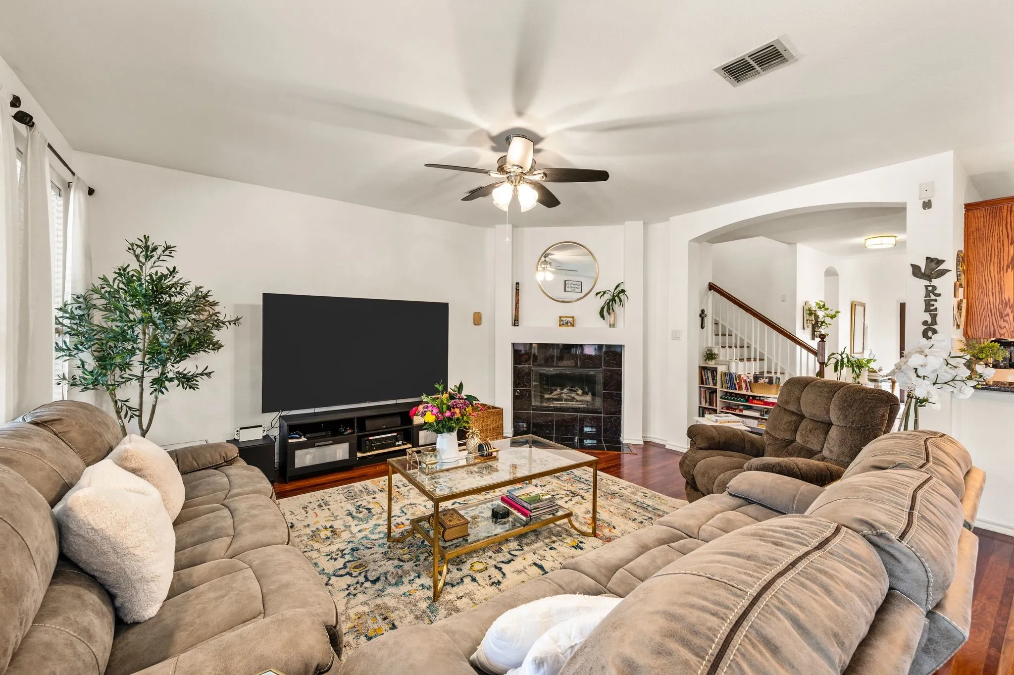 Single Family Residence For Sale in Denton County , 1100 Indian Trail Court, Roanoke, Texas 76262, 4 Bedroom, 3 Bathroom, 2 Garage spaces, 2,531 Sqft, built in 1998, mls#21345554, Real Estate Agent in Roanoke, Homes For Sale in Denton county, Homes For Sale in Roanoke, Realtor in Roanoke Texas, Real Estate Brokerage Independent Realty Texas, Luminita Cordes Realtor
