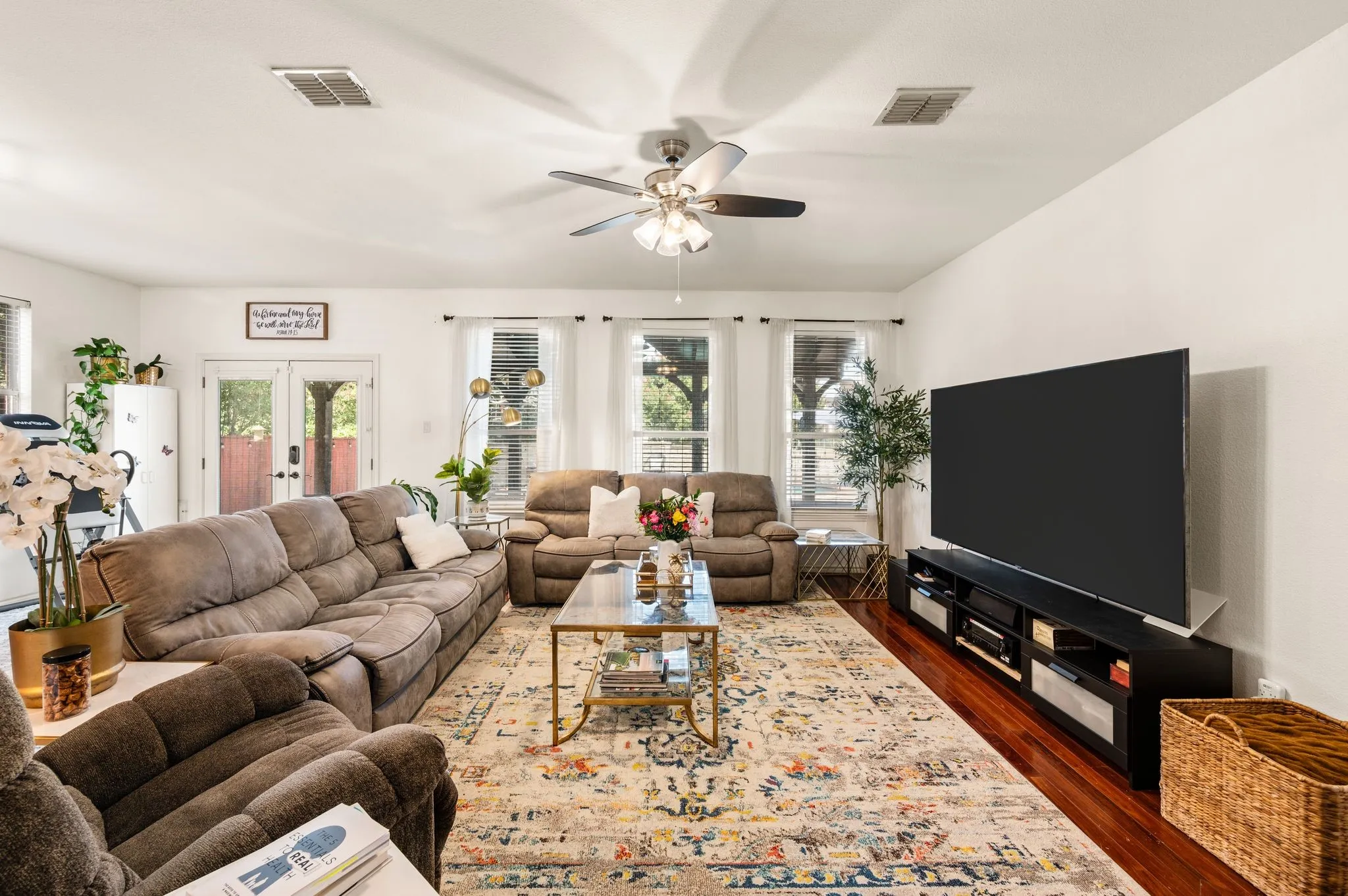 Single Family Residence For Sale in Denton County , 1100 Indian Trail Court, Roanoke, Texas 76262, 4 Bedroom, 3 Bathroom, 2 Garage spaces, 2,531 Sqft, built in 1998, mls#21345554, Real Estate Agent in Roanoke, Homes For Sale in Denton county, Homes For Sale in Roanoke, Realtor in Roanoke Texas, Real Estate Brokerage Independent Realty Texas, Luminita Cordes Realtor