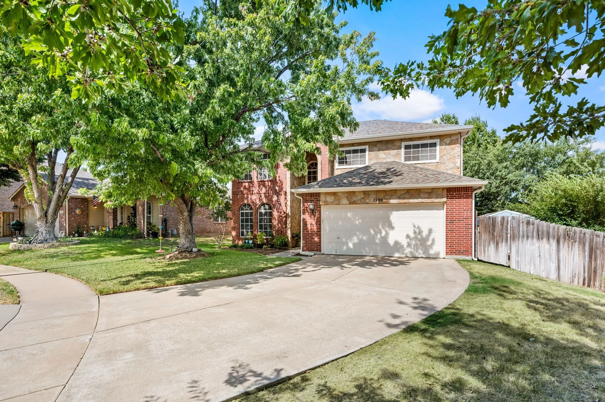 Single Family Residence For Sale in Denton County , 1100 Indian Trail Court, Roanoke, Texas 76262, 4 Bedroom, 3 Bathroom, 2 Garage spaces, 2,531 Sqft, built in 1998, mls#21345554, Real Estate Agent in Roanoke, Homes For Sale in Denton county, Homes For Sale in Roanoke, Realtor in Roanoke Texas, Real Estate Brokerage Independent Realty Texas, Luminita Cordes Realtor