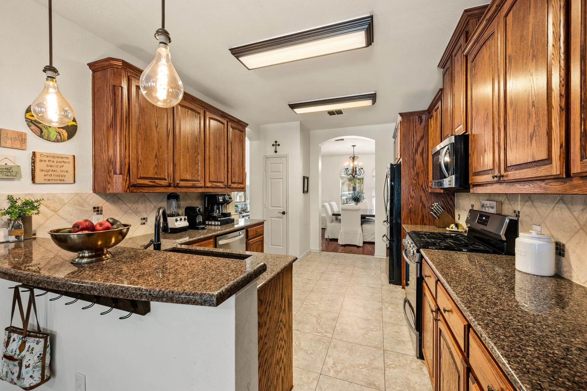 Single Family Residence For Sale in Denton County , 1100 Indian Trail Court, Roanoke, Texas 76262, 4 Bedroom, 3 Bathroom, 2 Garage spaces, 2,531 Sqft, built in 1998, mls#21345554, Real Estate Agent in Roanoke, Homes For Sale in Denton county, Homes For Sale in Roanoke, Realtor in Roanoke Texas, Real Estate Brokerage Independent Realty Texas, Luminita Cordes Realtor