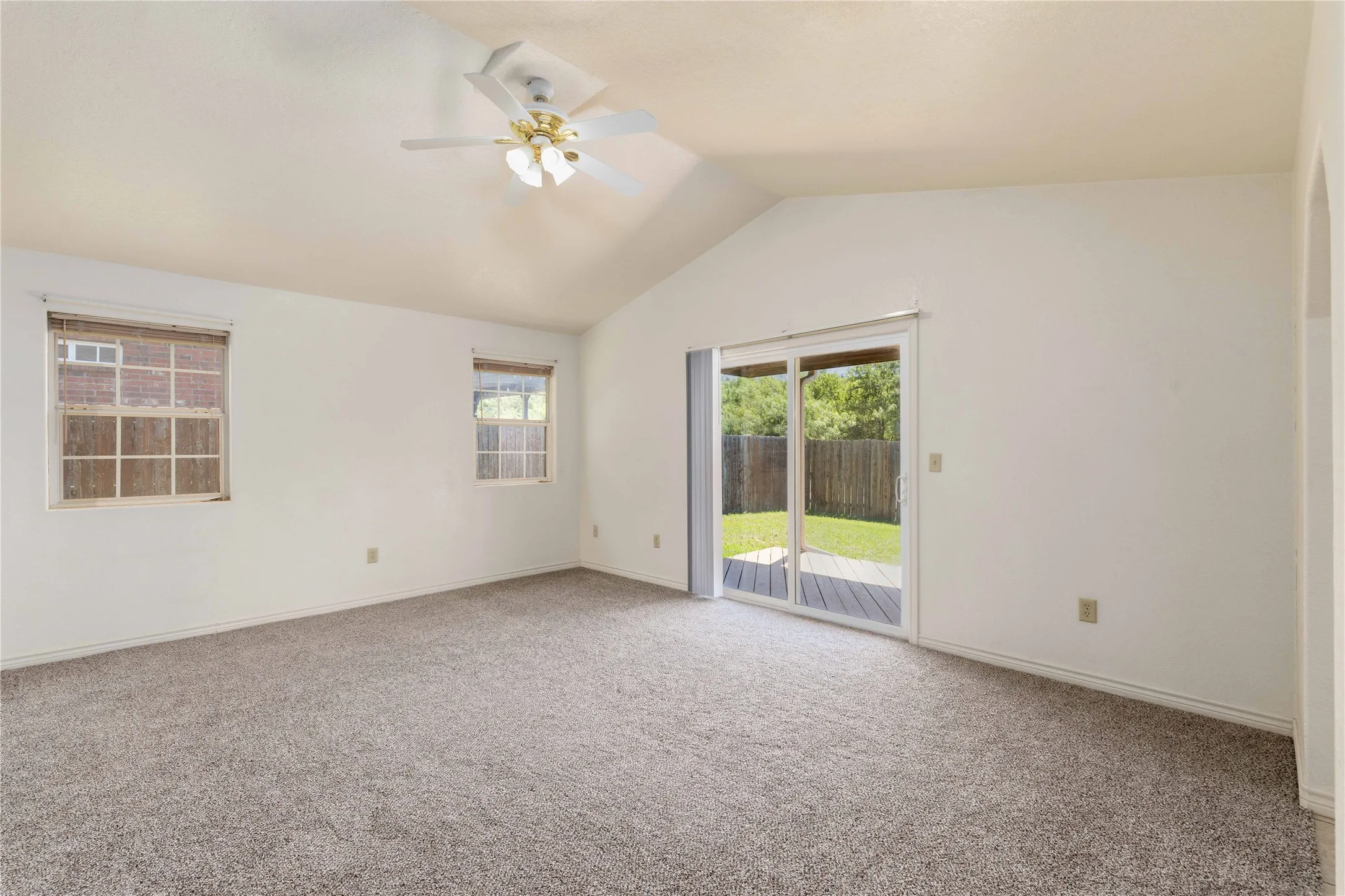 Single Family Residence For Sale in Brown County , 4424 Westridge Drive, Brownwood, Texas 76801, 3 Bedroom, 2 Bathroom, 2 Garage spaces, 1,627 Sqft, built in 2004, mls#21320231, Real Estate Agent in Brownwood, Homes For Sale in Brown county, Homes For Sale in Brownwood, Realtor in Brownwood Texas, Real Estate Brokerage Independent Realty Texas, Luminita Cordes Realtor