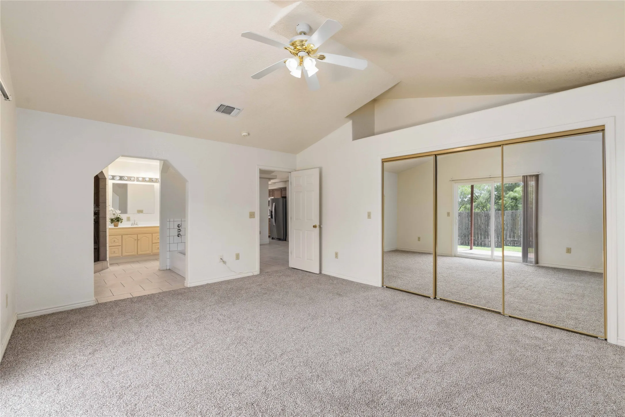 Single Family Residence For Sale in Brown County , 4424 Westridge Drive, Brownwood, Texas 76801, 3 Bedroom, 2 Bathroom, 2 Garage spaces, 1,627 Sqft, built in 2004, mls#21320231, Real Estate Agent in Brownwood, Homes For Sale in Brown county, Homes For Sale in Brownwood, Realtor in Brownwood Texas, Real Estate Brokerage Independent Realty Texas, Luminita Cordes Realtor
