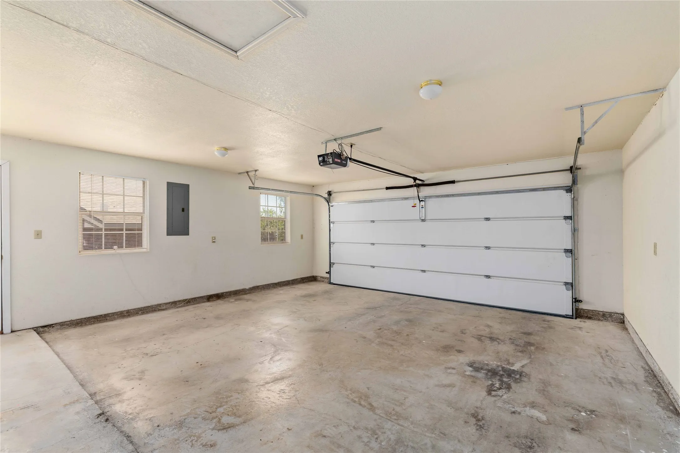 Single Family Residence For Sale in Brown County , 4424 Westridge Drive, Brownwood, Texas 76801, 3 Bedroom, 2 Bathroom, 2 Garage spaces, 1,627 Sqft, built in 2004, mls#21320231, Real Estate Agent in Brownwood, Homes For Sale in Brown county, Homes For Sale in Brownwood, Realtor in Brownwood Texas, Real Estate Brokerage Independent Realty Texas, Luminita Cordes Realtor