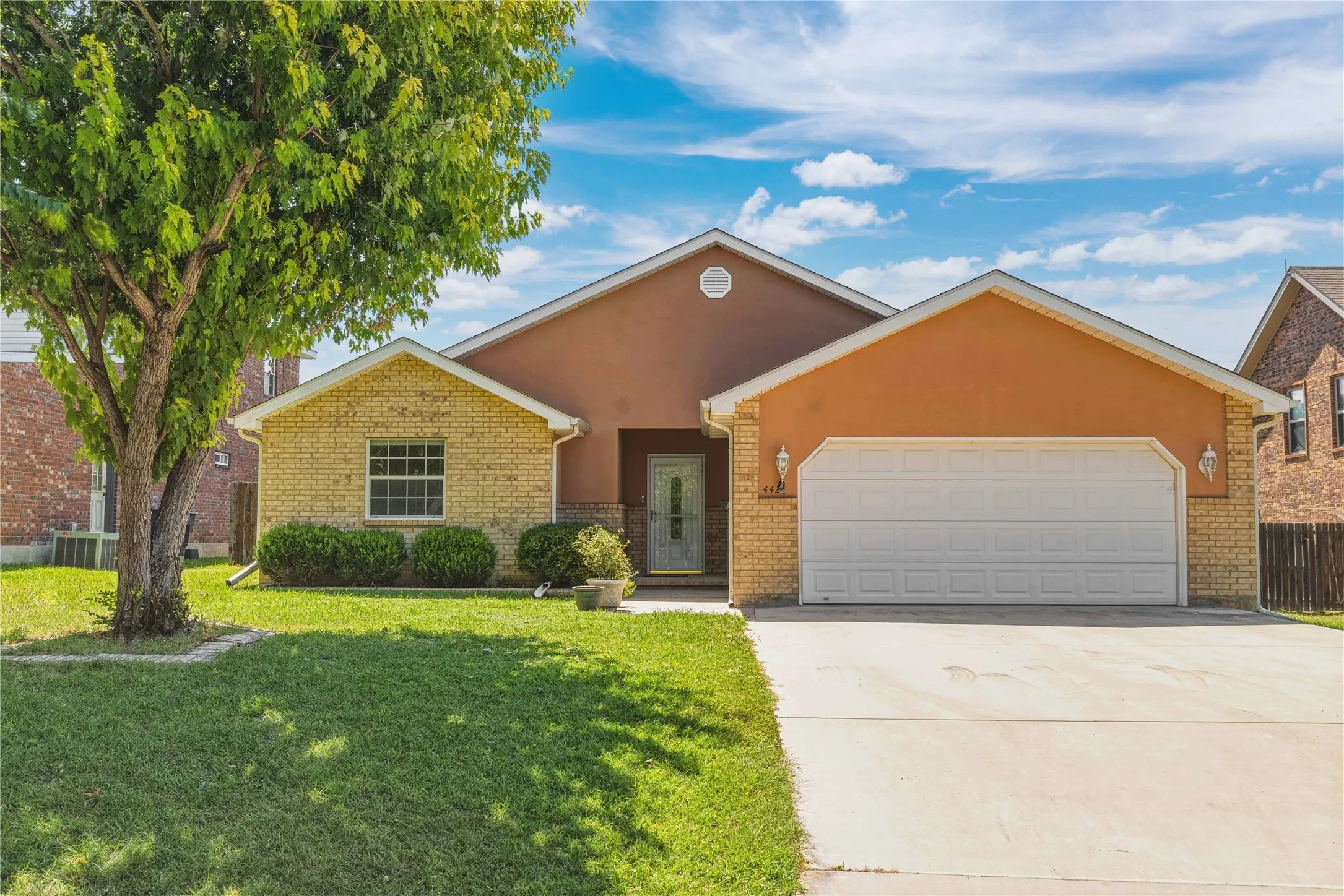 Single Family Residence For Sale in Brown County , 4424 Westridge Drive, Brownwood, Texas 76801, 3 Bedroom, 2 Bathroom, 2 Garage spaces, 1,627 Sqft, built in 2004, mls#21320231, Real Estate Agent in Brownwood, Homes For Sale in Brown county, Homes For Sale in Brownwood, Realtor in Brownwood Texas, Real Estate Brokerage Independent Realty Texas, Luminita Cordes Realtor