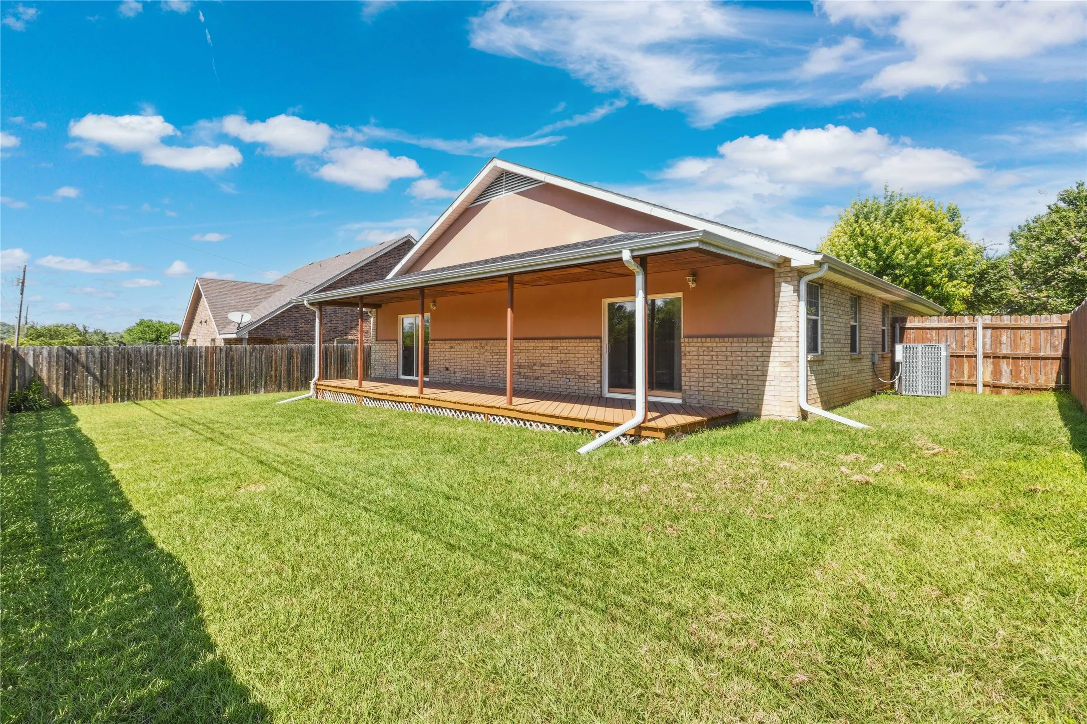 Single Family Residence For Sale in Brown County , 4424 Westridge Drive, Brownwood, Texas 76801, 3 Bedroom, 2 Bathroom, 2 Garage spaces, 1,627 Sqft, built in 2004, mls#21320231, Real Estate Agent in Brownwood, Homes For Sale in Brown county, Homes For Sale in Brownwood, Realtor in Brownwood Texas, Real Estate Brokerage Independent Realty Texas, Luminita Cordes Realtor