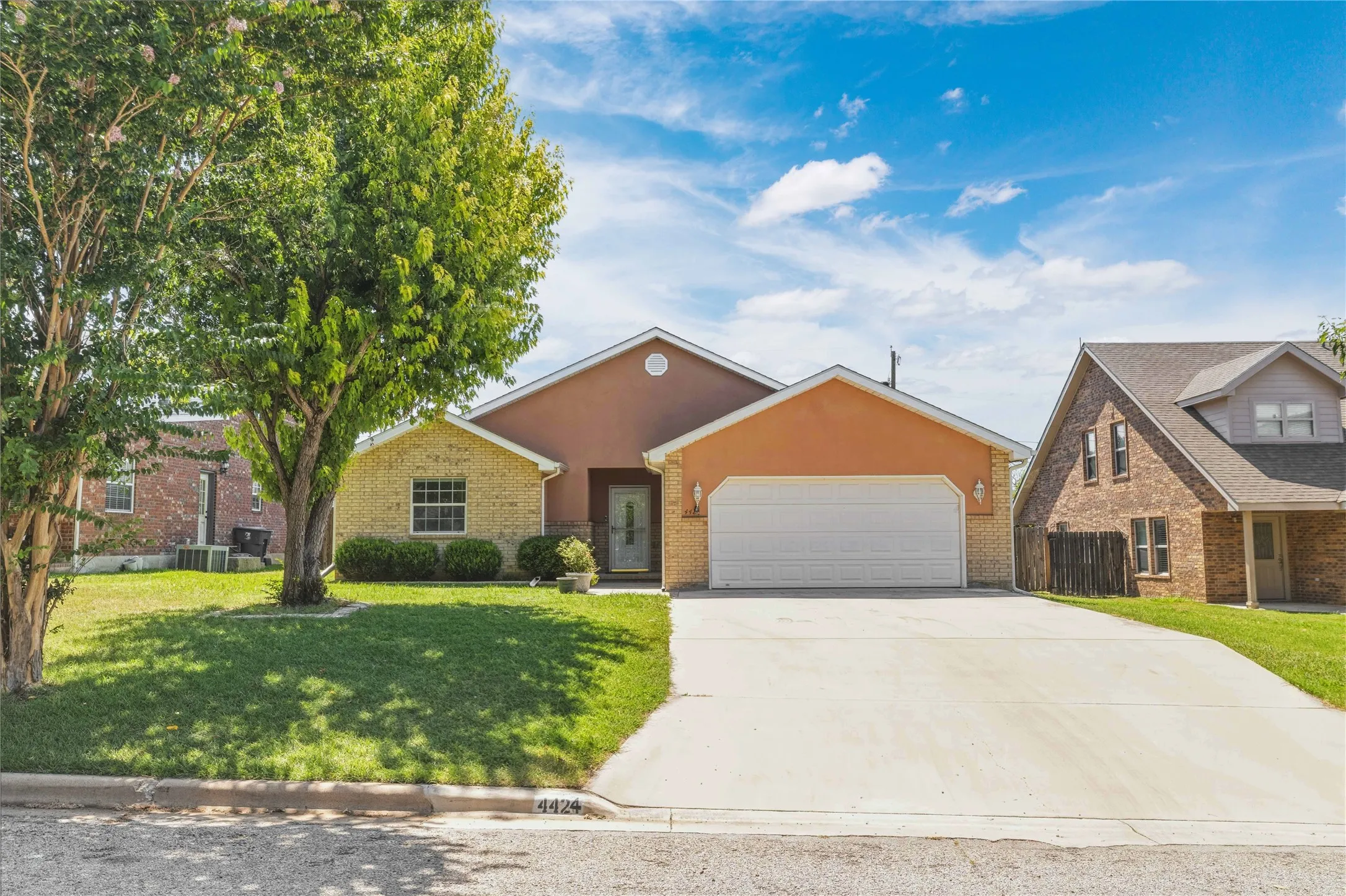 Single Family Residence For Sale in Brown County , 4424 Westridge Drive, Brownwood, Texas 76801, 3 Bedroom, 2 Bathroom, 2 Garage spaces, 1,627 Sqft, built in 2004, mls#21320231, Real Estate Agent in Brownwood, Homes For Sale in Brown county, Homes For Sale in Brownwood, Realtor in Brownwood Texas, Real Estate Brokerage Independent Realty Texas, Luminita Cordes Realtor