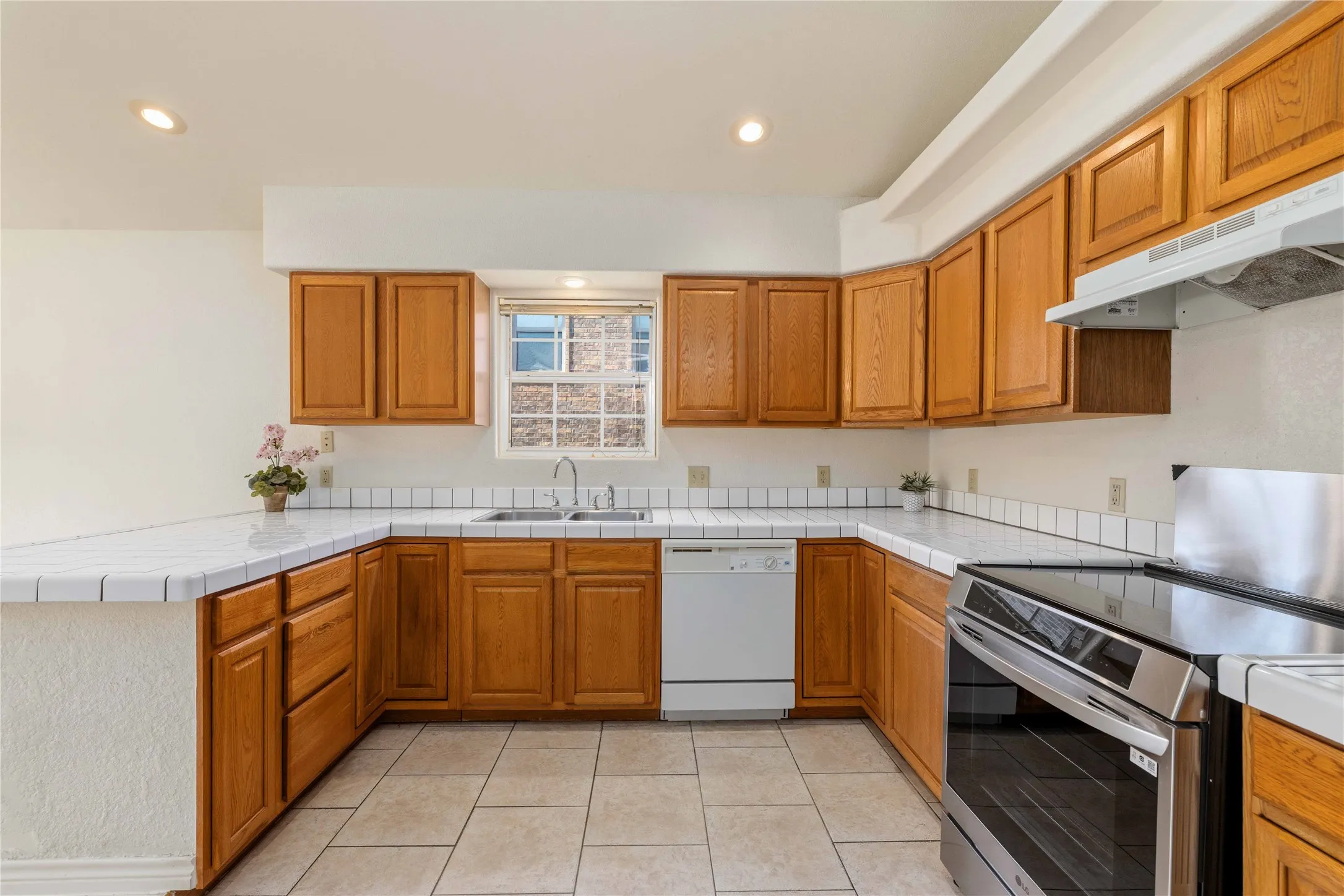 Single Family Residence For Sale in Brown County , 4424 Westridge Drive, Brownwood, Texas 76801, 3 Bedroom, 2 Bathroom, 2 Garage spaces, 1,627 Sqft, built in 2004, mls#21320231, Real Estate Agent in Brownwood, Homes For Sale in Brown county, Homes For Sale in Brownwood, Realtor in Brownwood Texas, Real Estate Brokerage Independent Realty Texas, Luminita Cordes Realtor