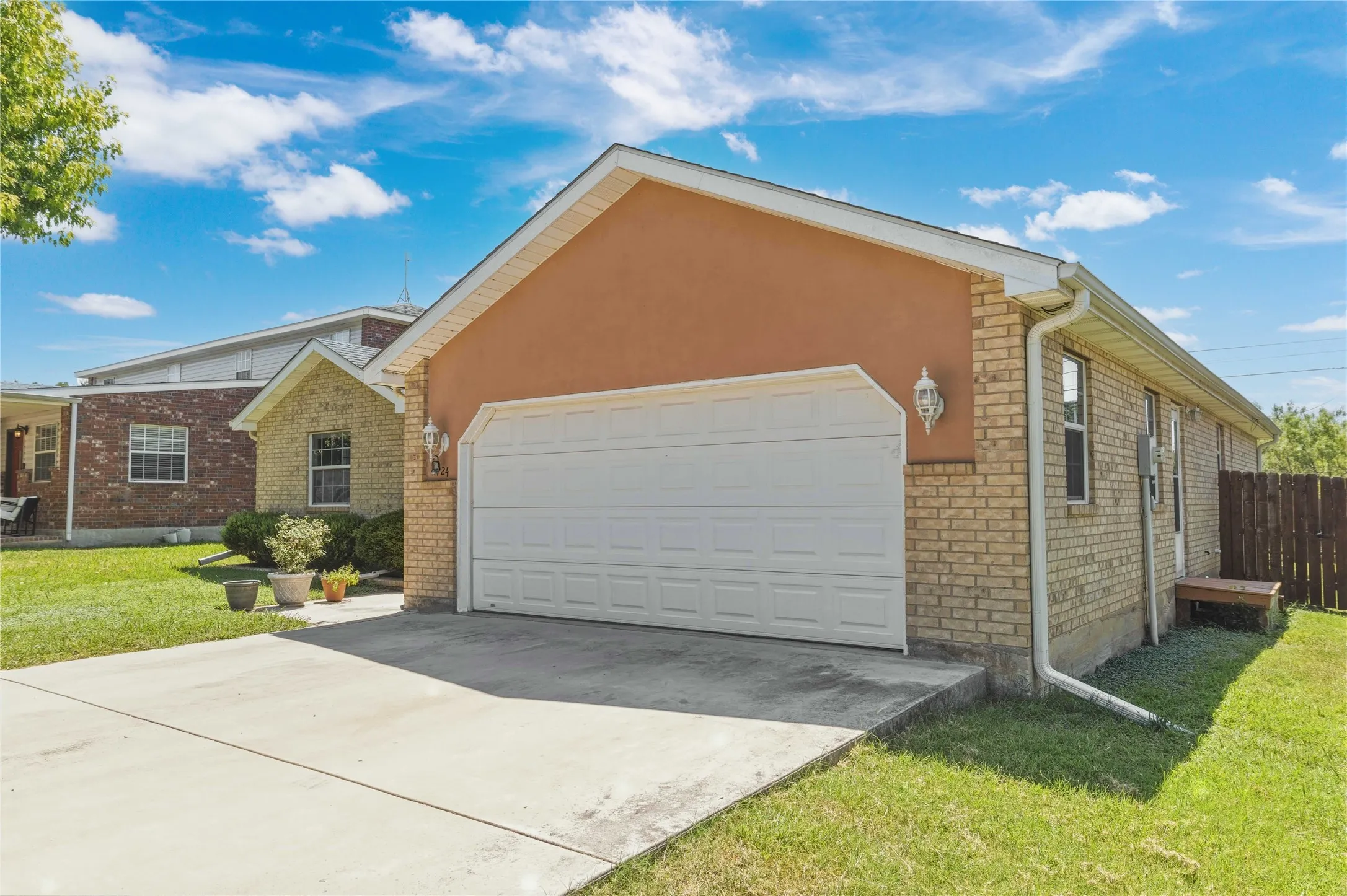 Single Family Residence For Sale in Brown County , 4424 Westridge Drive, Brownwood, Texas 76801, 3 Bedroom, 2 Bathroom, 2 Garage spaces, 1,627 Sqft, built in 2004, mls#21320231, Real Estate Agent in Brownwood, Homes For Sale in Brown county, Homes For Sale in Brownwood, Realtor in Brownwood Texas, Real Estate Brokerage Independent Realty Texas, Luminita Cordes Realtor