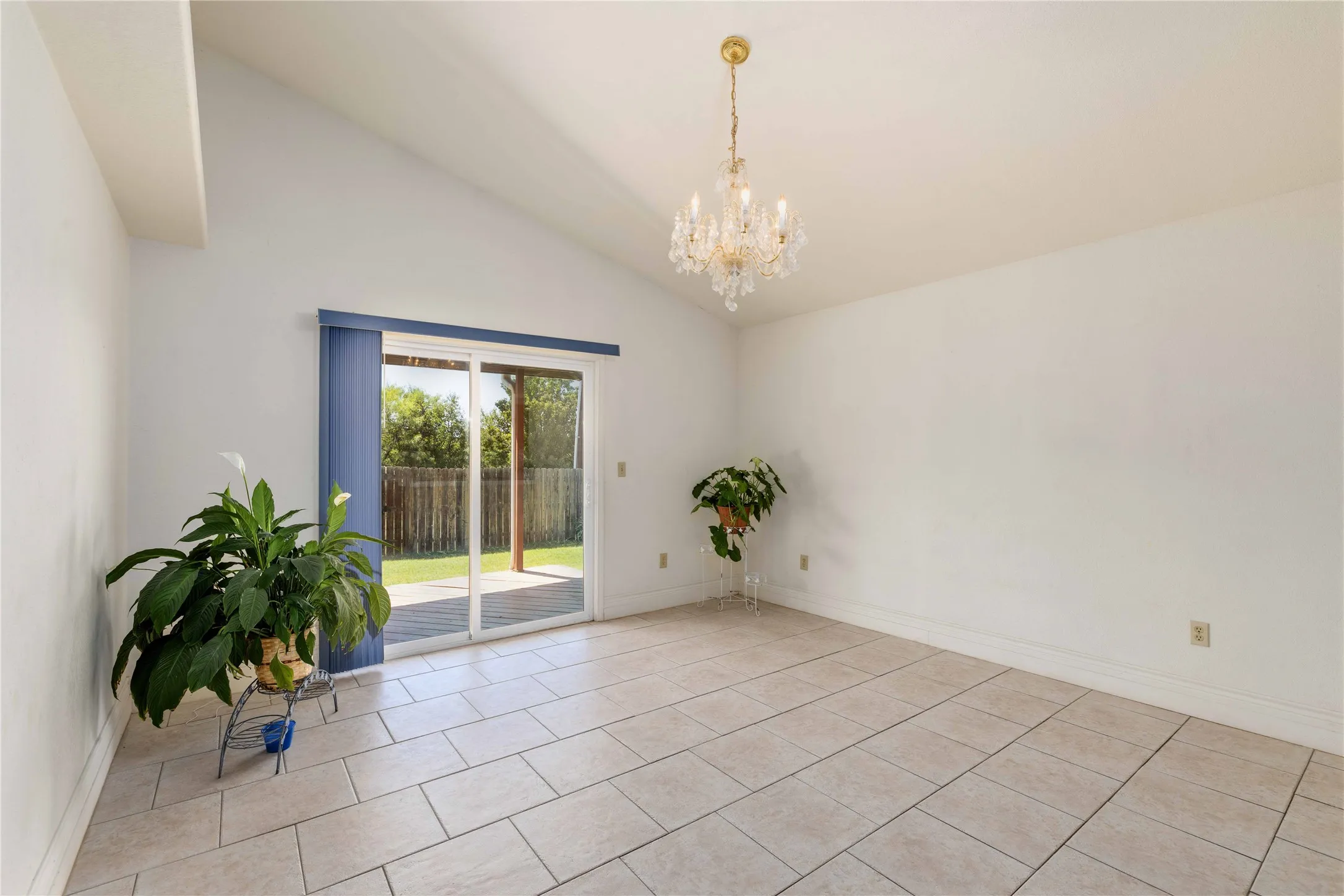 Single Family Residence For Sale in Brown County , 4424 Westridge Drive, Brownwood, Texas 76801, 3 Bedroom, 2 Bathroom, 2 Garage spaces, 1,627 Sqft, built in 2004, mls#21320231, Real Estate Agent in Brownwood, Homes For Sale in Brown county, Homes For Sale in Brownwood, Realtor in Brownwood Texas, Real Estate Brokerage Independent Realty Texas, Luminita Cordes Realtor