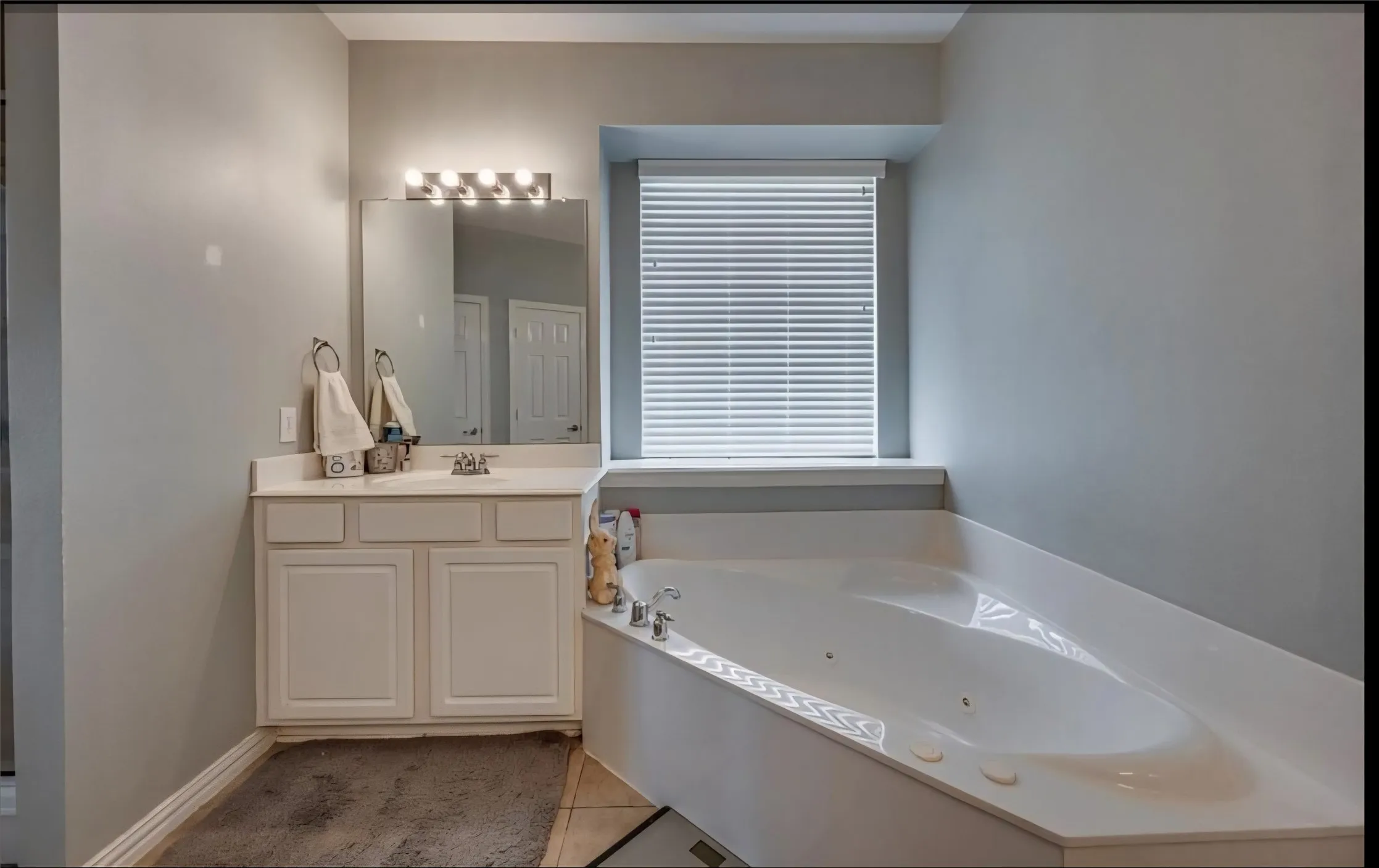 JETTED TUB