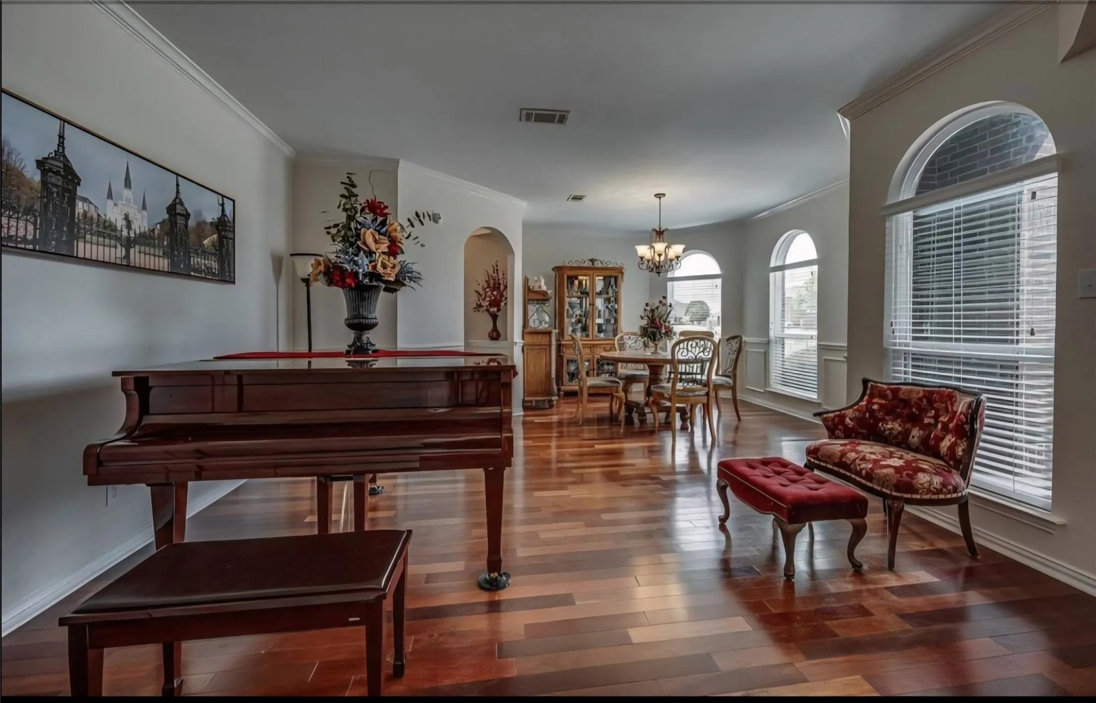 ANOTHER LIVING AREA WITH LOADS OF SPACE